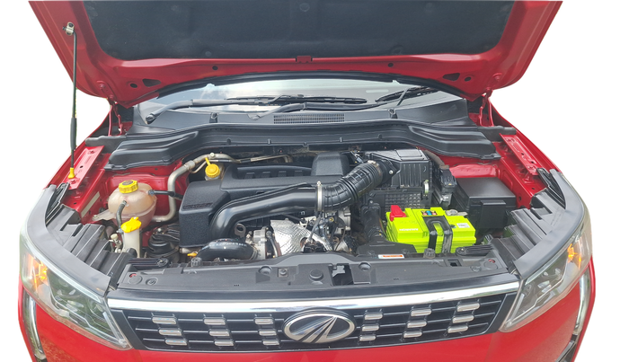 2021 Mahindra XUV300 W8 (O) 1.5 DIESEL, Diesel, Manual, 73,941 km, Open Bonnet