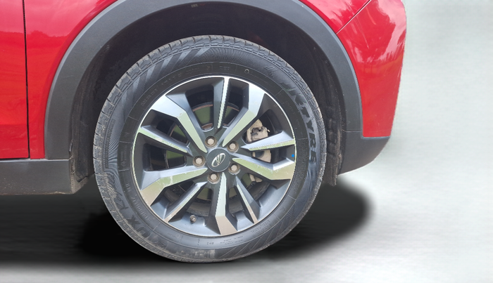 2021 Mahindra XUV300 W8 (O) 1.5 DIESEL, Diesel, Manual, 73,941 km, Right Front Wheel
