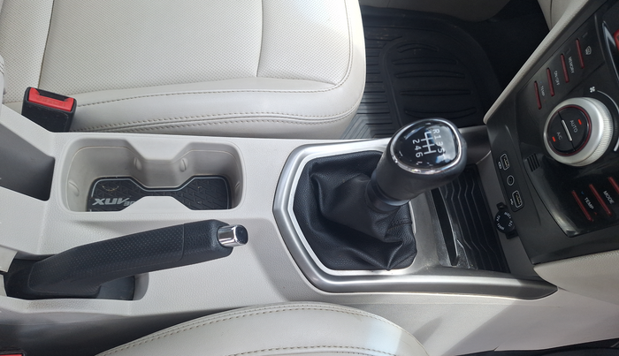 2021 Mahindra XUV300 W8 (O) 1.5 DIESEL, Diesel, Manual, 73,941 km, Gear Lever