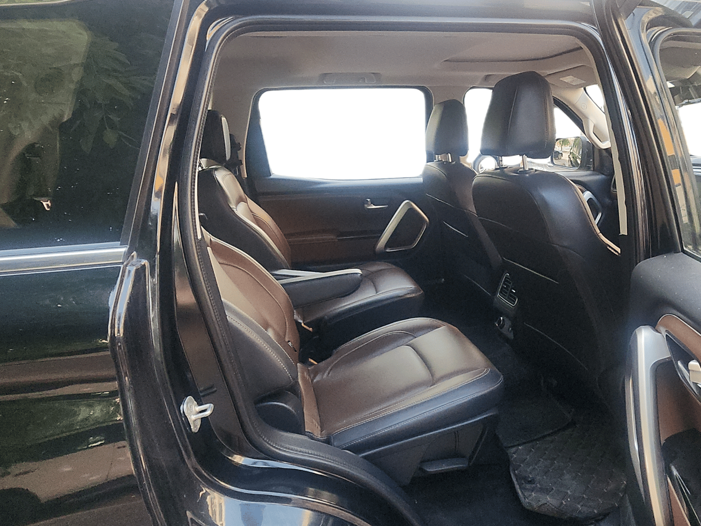 2022 Mahindra SCORPIO-N Z8 L PETROL AT 6 STR, Petrol, Automatic, 22,882 km, Right Side Rear Door Cabin