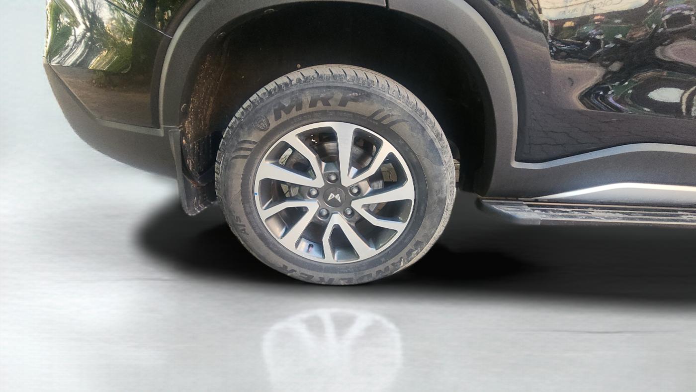 2022 Mahindra SCORPIO-N Z8 L PETROL AT 6 STR, Petrol, Automatic, 22,882 km, Right Rear Wheel