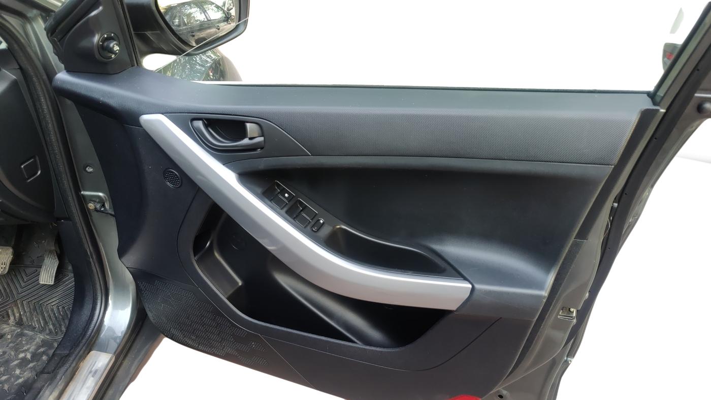 2022 Tata NEXON XMA SUNROOF PETROL, Petrol, Automatic, 23,658 km, Driver Side Door Panel Controls