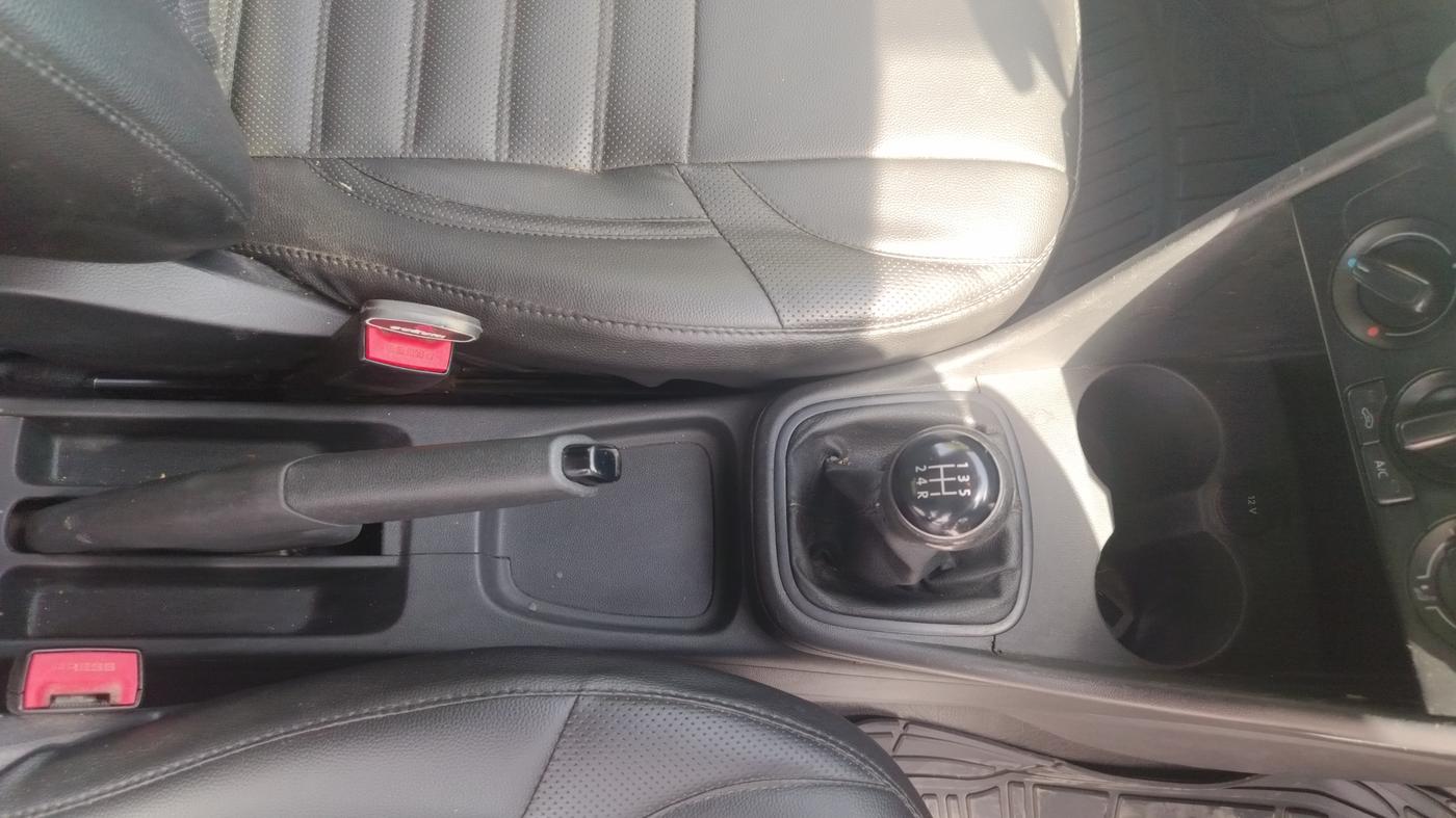 2019 Volkswagen Polo TRENDLINE 1.0L, Petrol, Manual, 75,171 km, Gear Lever
