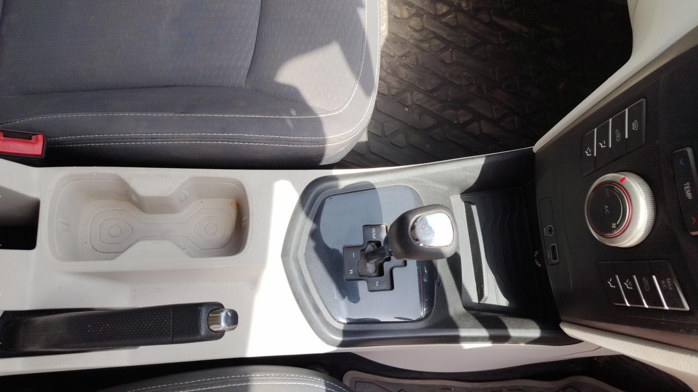 2019 Mahindra XUV300 W6 1.5 DIESEL AMT, Diesel, Automatic, 43,474 km, Gear Lever