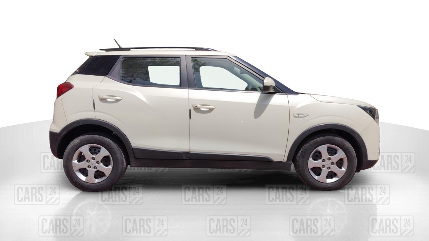 2019 Mahindra XUV300 W6 1.5 DIESEL AMT, Diesel, Automatic, 43,474 km, Right Side View