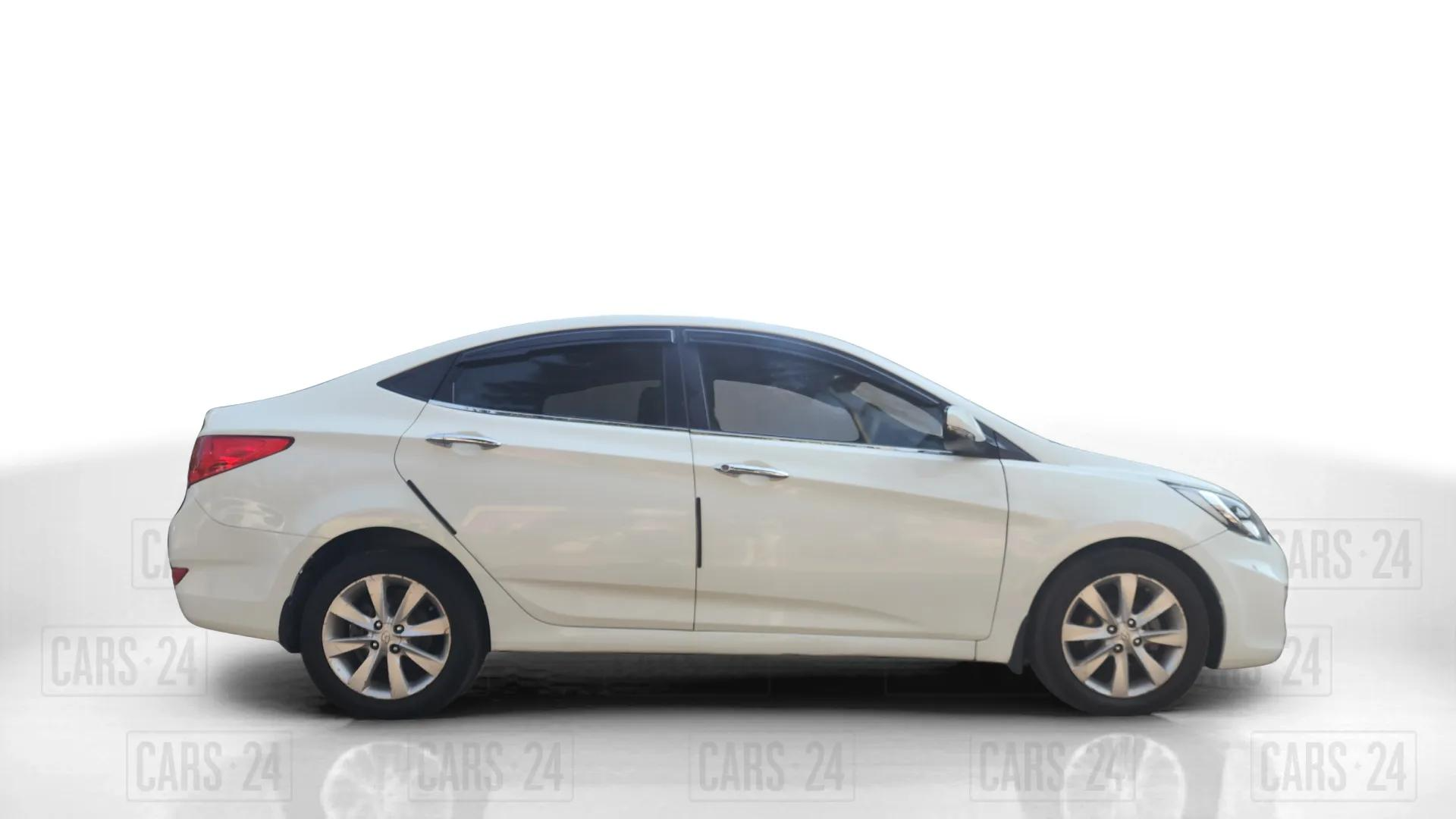 2012 Hyundai Verna FLUIDIC 1.6 CRDI SX, Diesel, Manual, 73,000 km, Right Side View