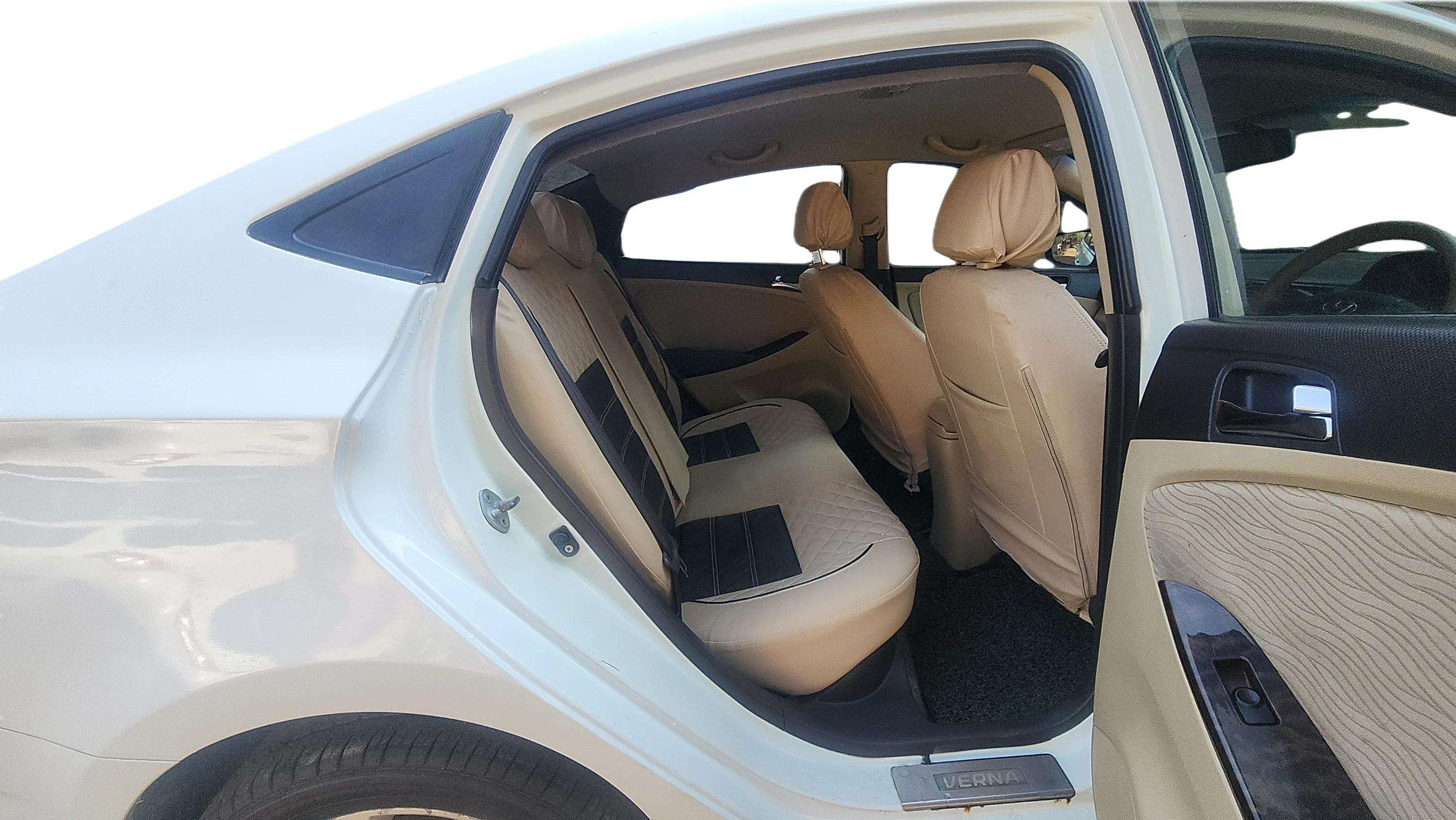 2012 Hyundai Verna FLUIDIC 1.6 CRDI SX, Diesel, Manual, 73,000 km, Right Side Rear Door Cabin