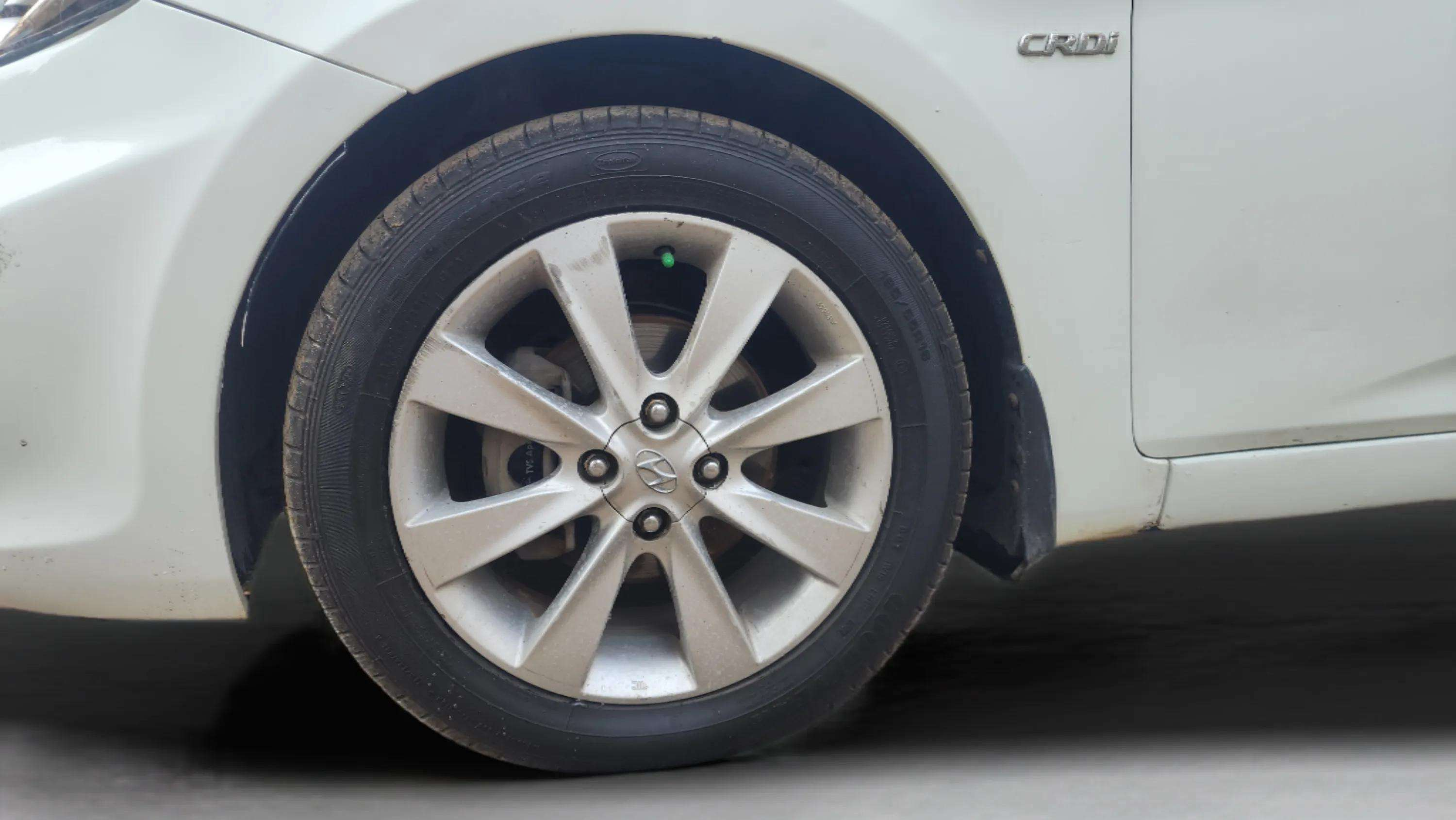 2012 Hyundai Verna FLUIDIC 1.6 CRDI SX, Diesel, Manual, 73,000 km, Left Front Wheel