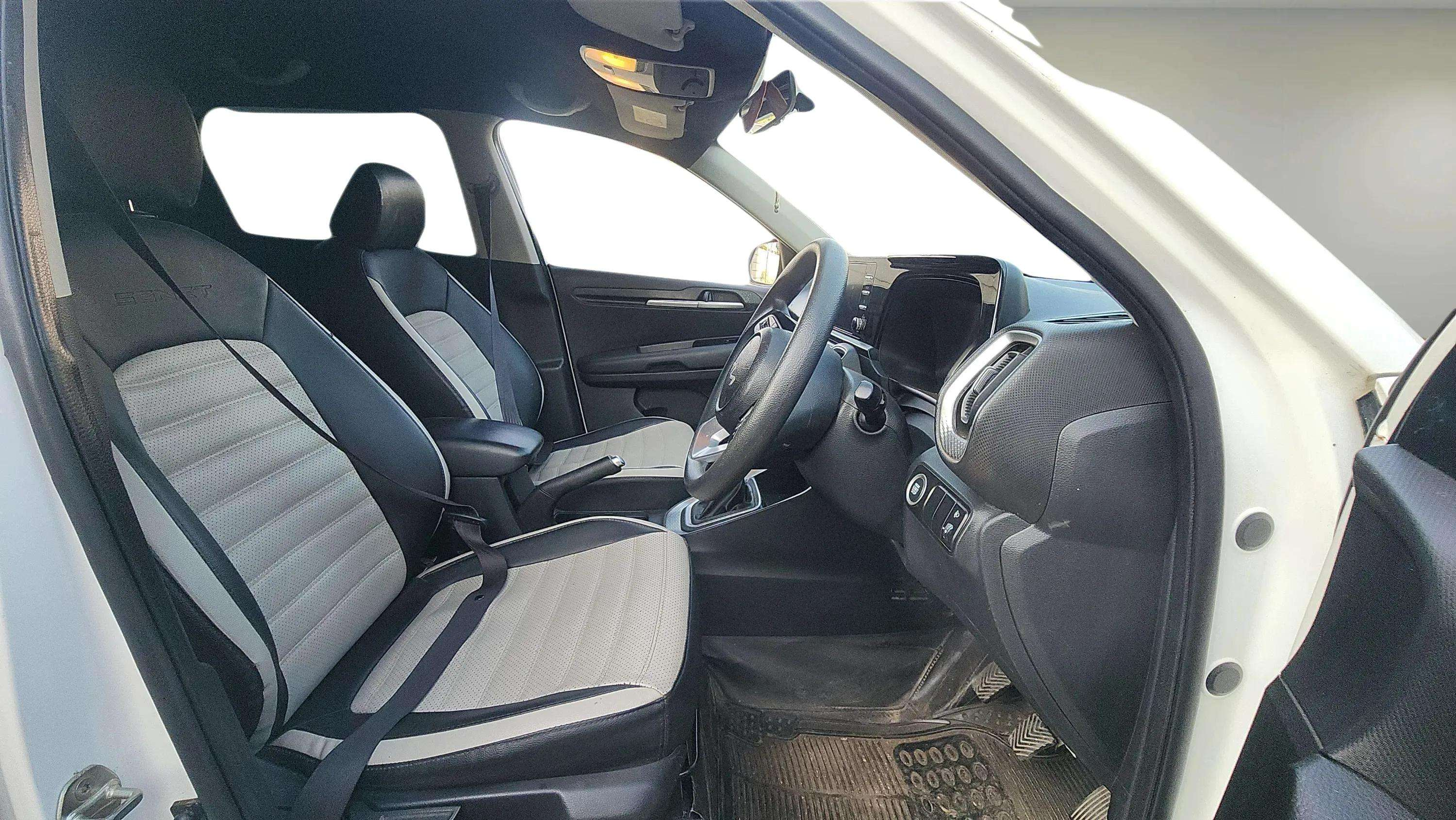 2021 KIA SONET HTK PLUS 1.5, Diesel, Manual, 39,000 km, Right Side Front Door Cabin