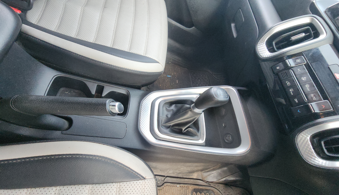 2021 KIA SONET HTK PLUS 1.5, Diesel, Manual, 39,000 km, Gear Lever