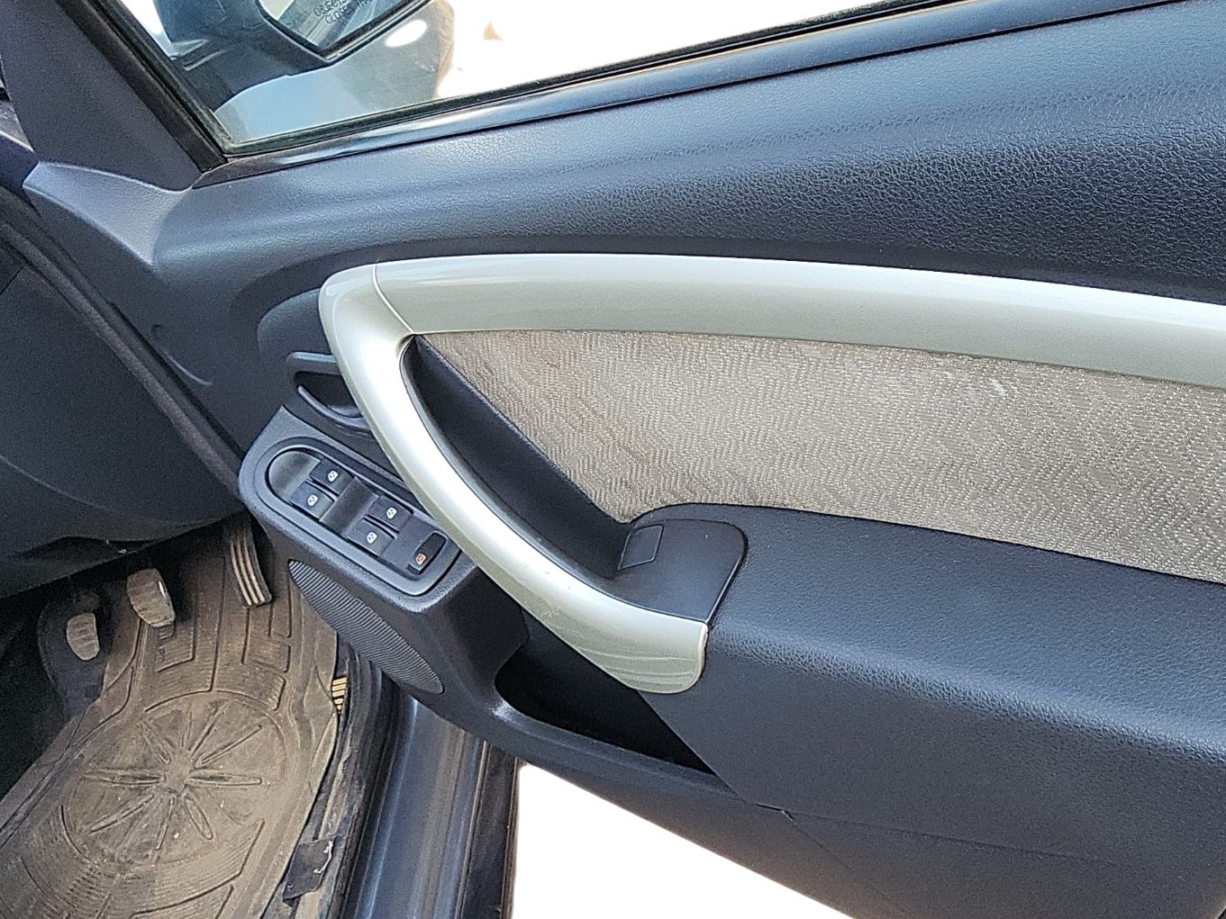 2013 Renault Duster 85 PS RXL DIESEL, Diesel, Manual, 87,000 km, Driver Side Door Panel Controls