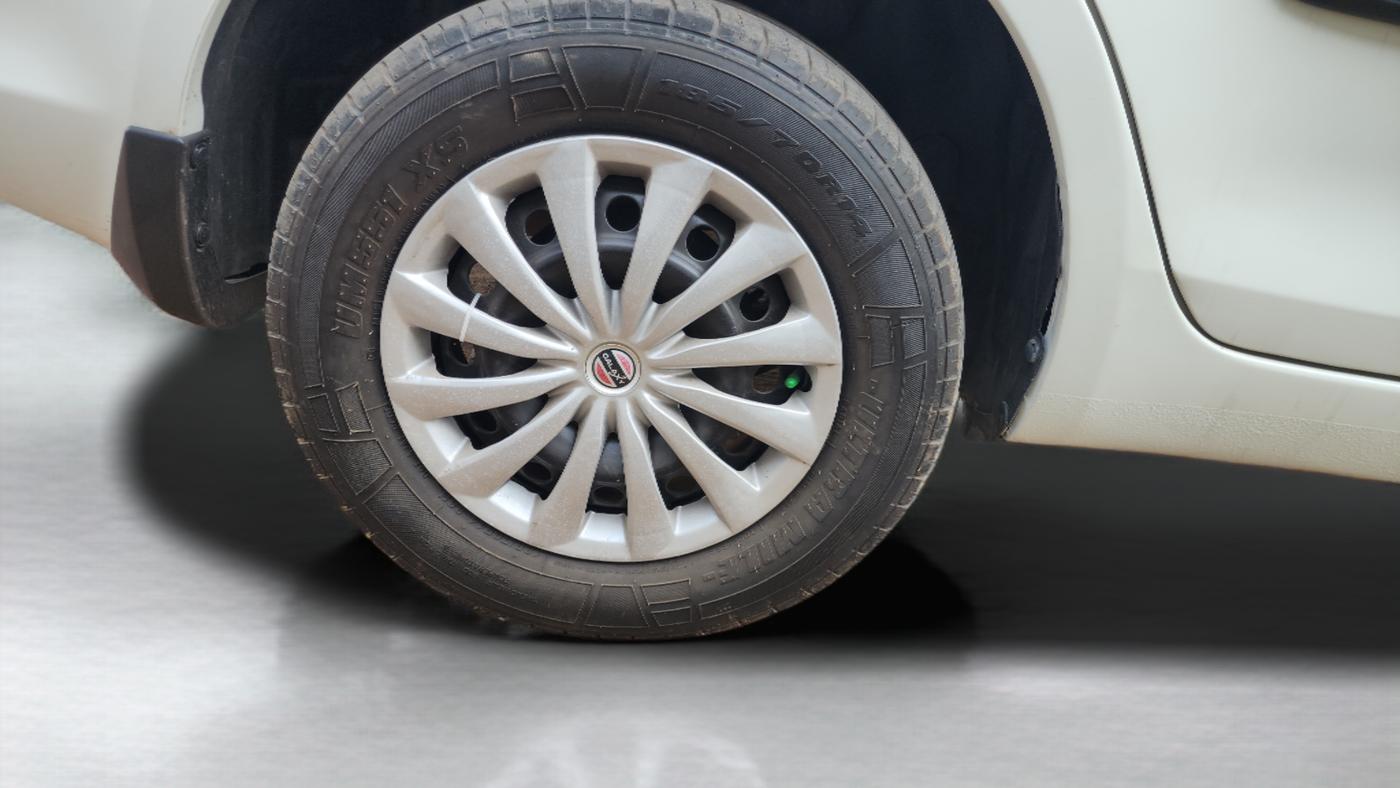 2013 Maruti Swift Dzire LDI, Diesel, Manual, 86,396 km, Right Rear Wheel