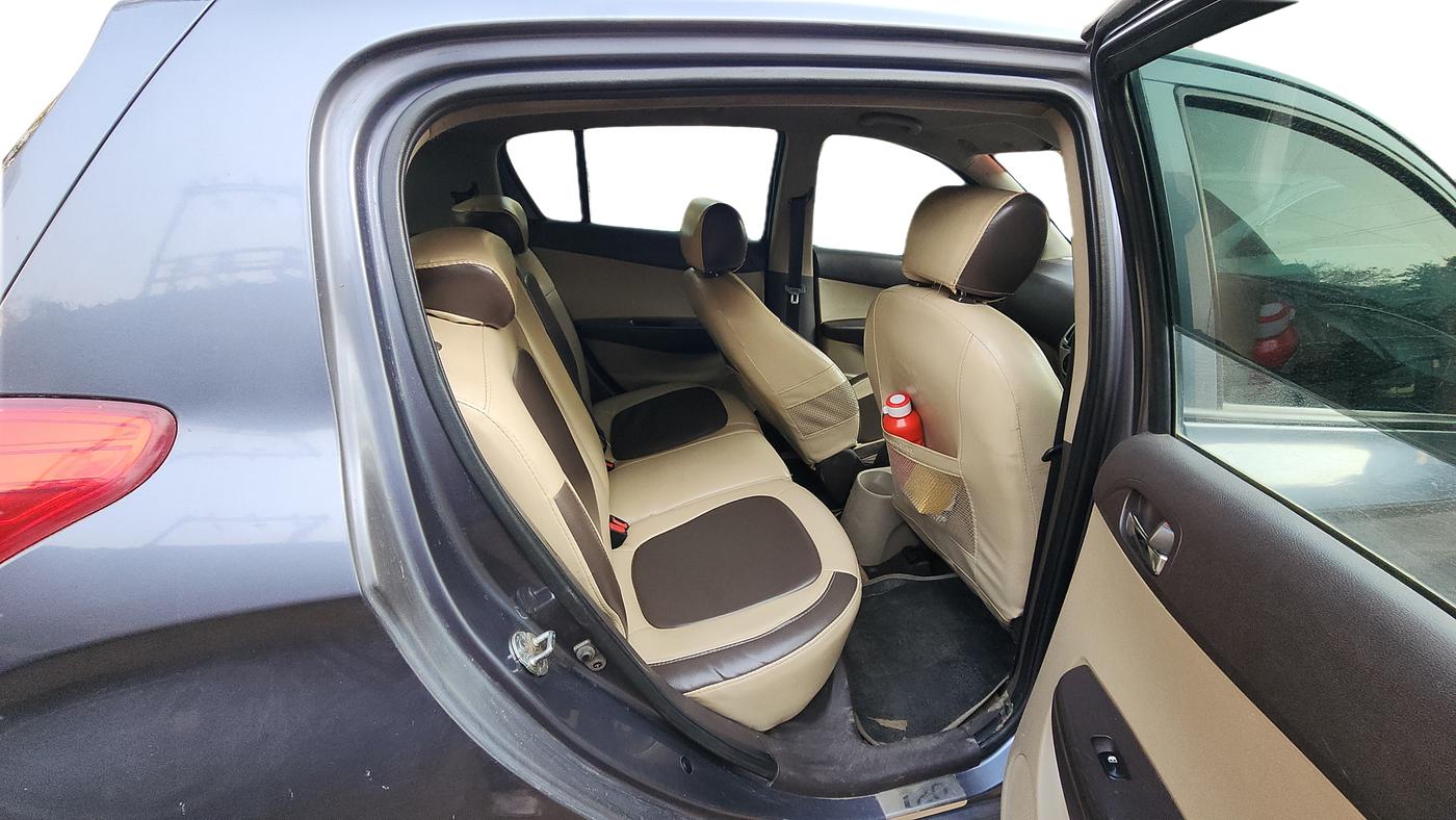 2010 Hyundai i20 MAGNA 1.2, Petrol, Manual, 91,200 km, Right Side Rear Door Cabin