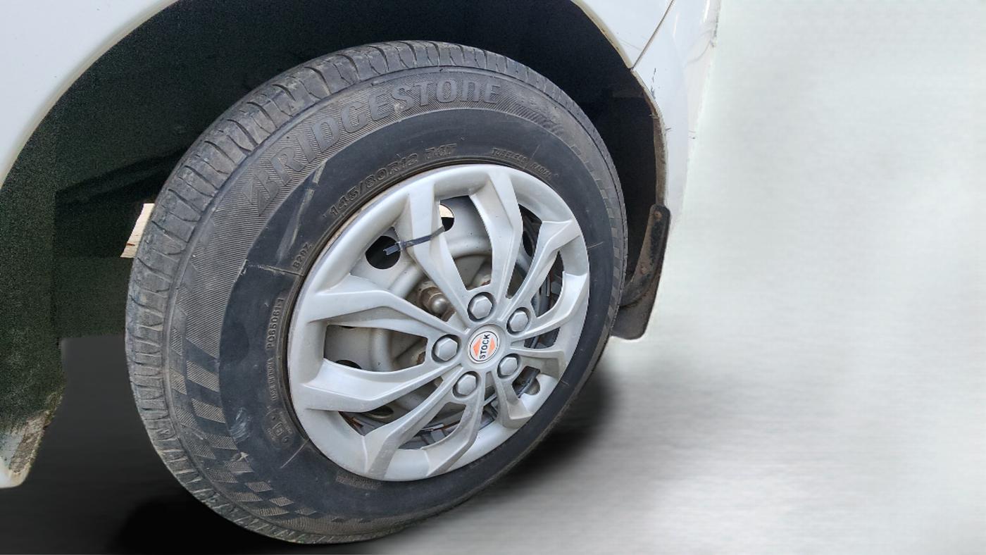 2017 Hyundai Eon ERA + SE, Petrol, Manual, 1,07,754 km, Left Rear Wheel