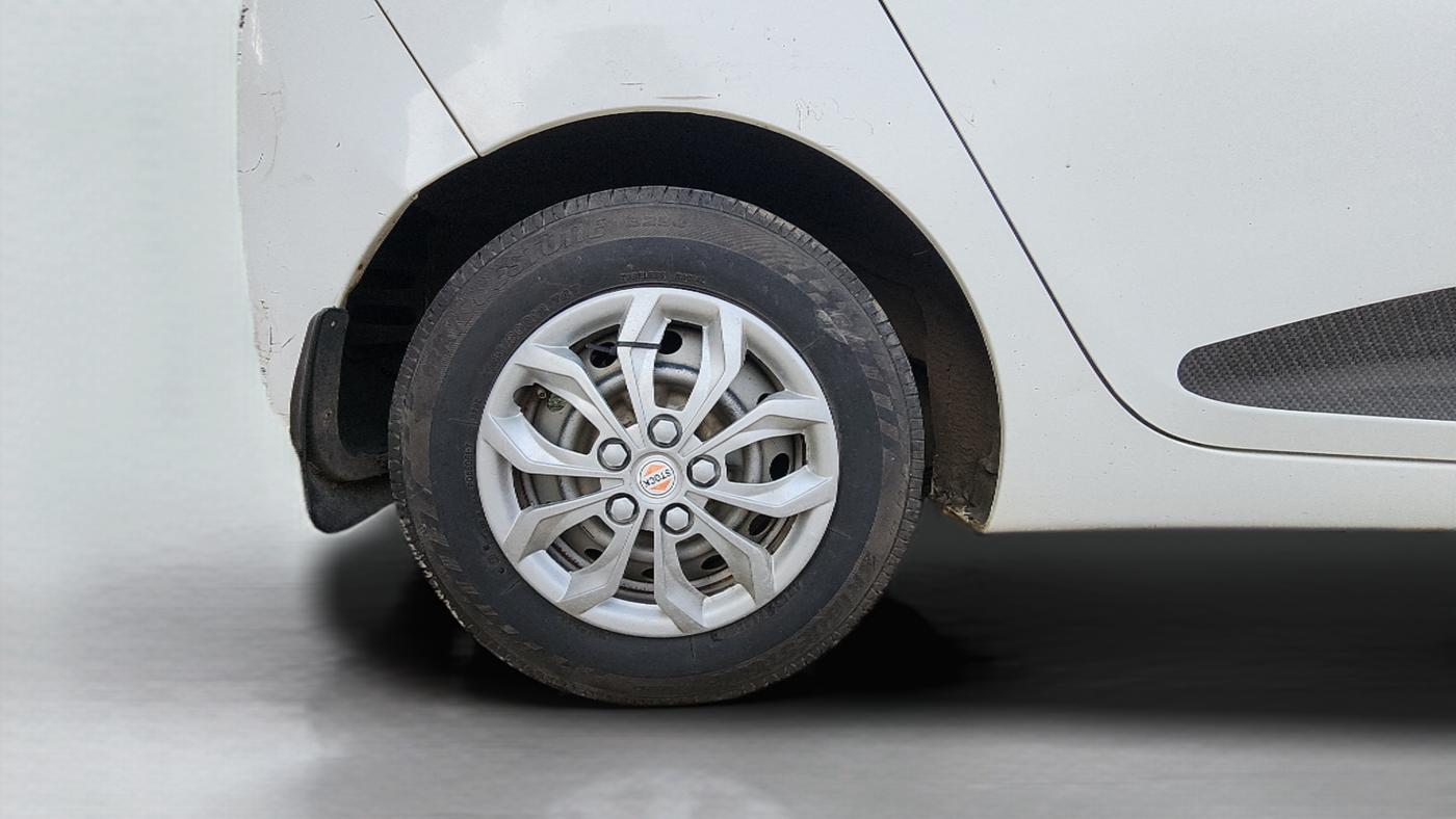 2017 Hyundai Eon ERA + SE, Petrol, Manual, 1,07,754 km, Right Rear Wheel
