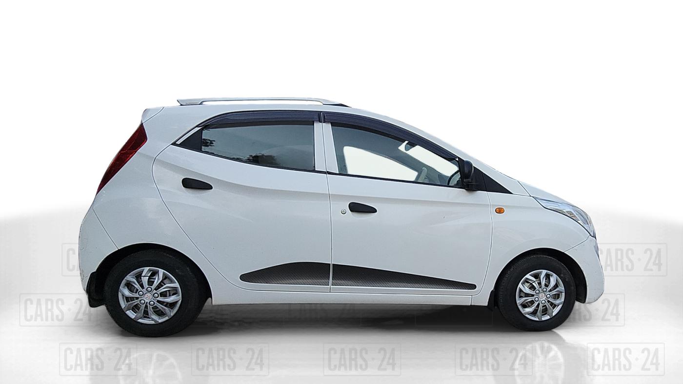 2017 Hyundai Eon ERA + SE, Petrol, Manual, 1,07,754 km, Right Side View
