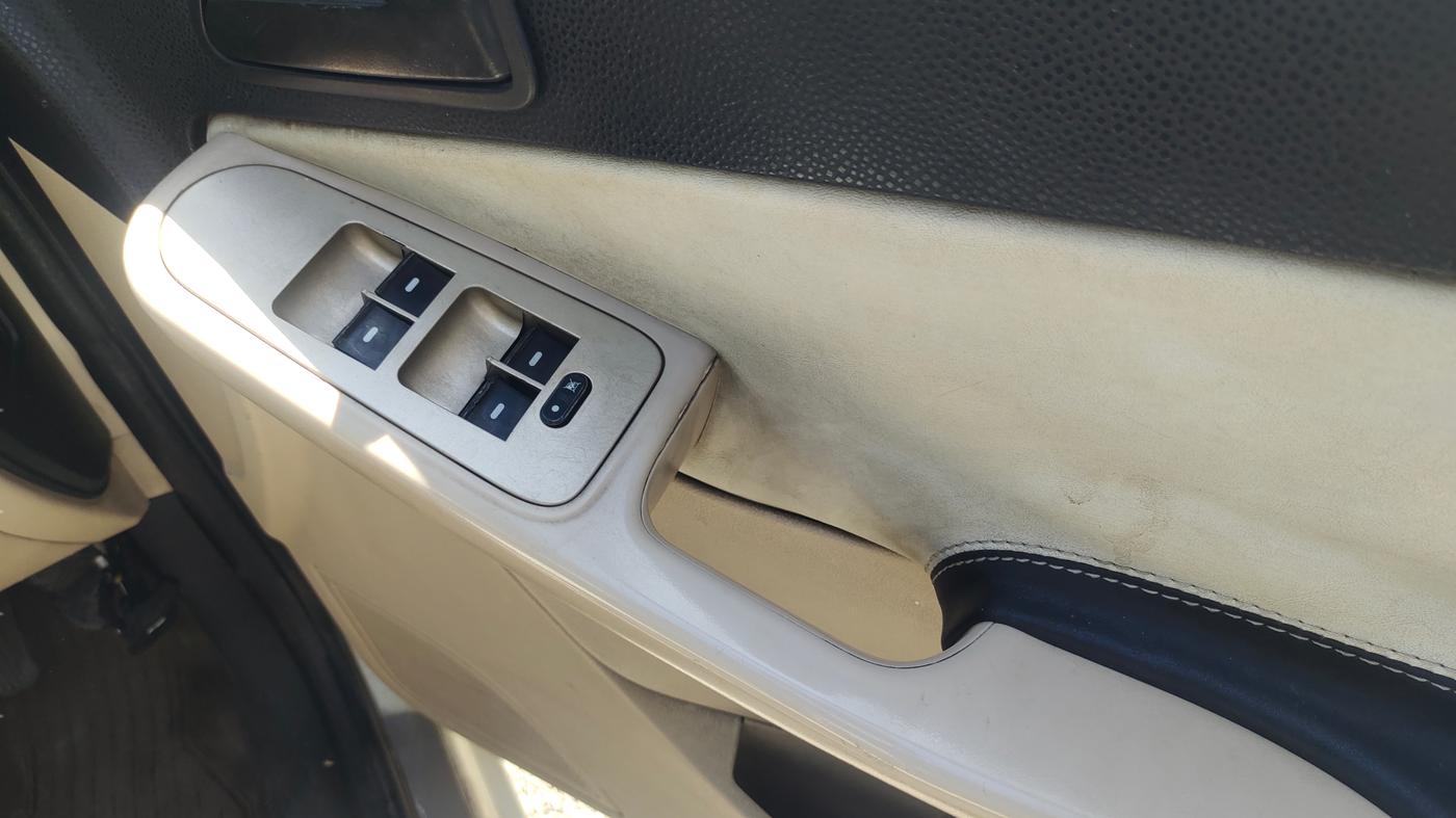 2011 Tata Manza AURA + QUADRAJET, Diesel, Manual, 1,97,000 km, Driver Side Door Panel Controls