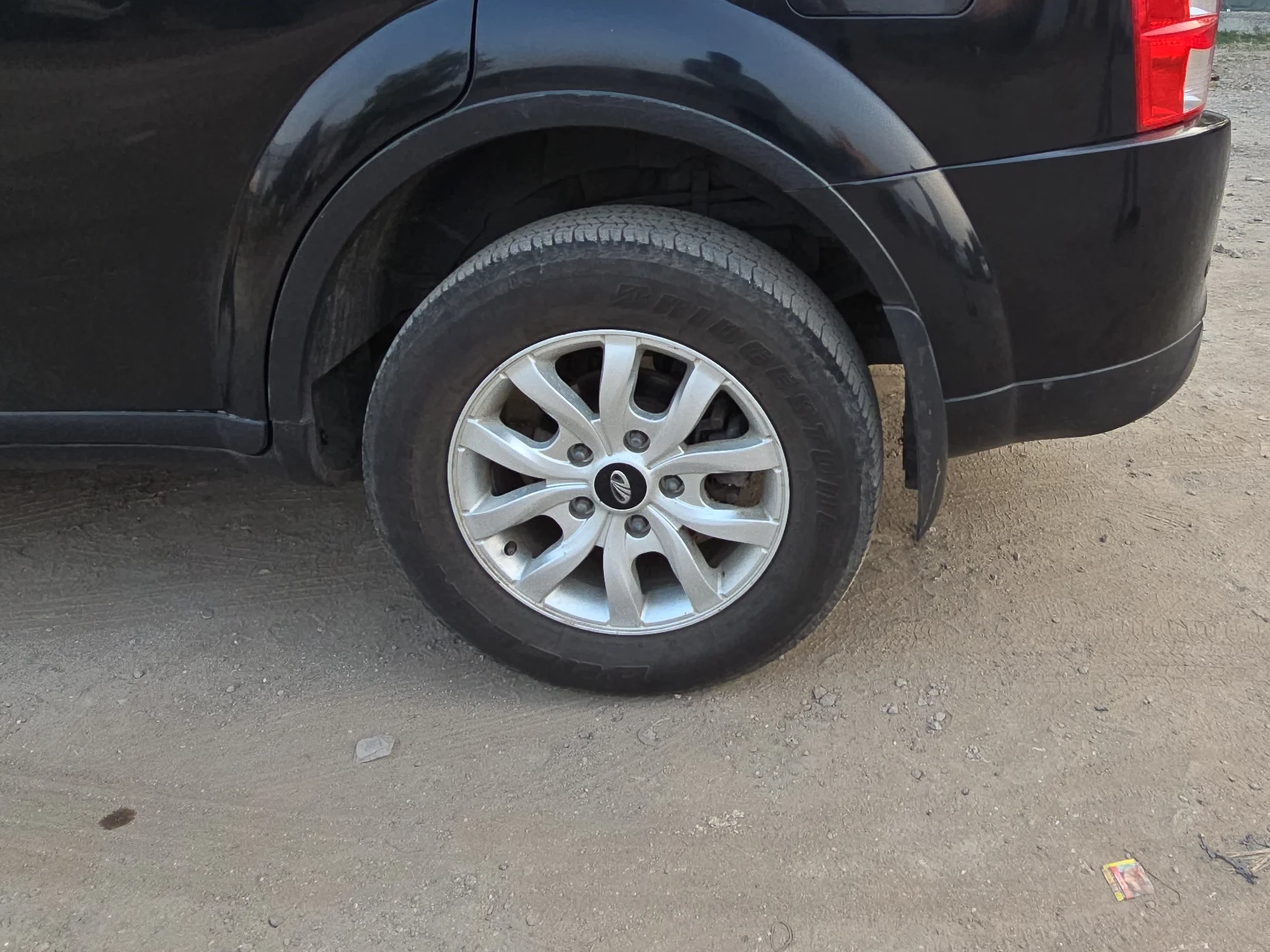 2015 Mahindra XUV500 W10, Diesel, Manual, 1,16,408 km, Left Rear Wheel