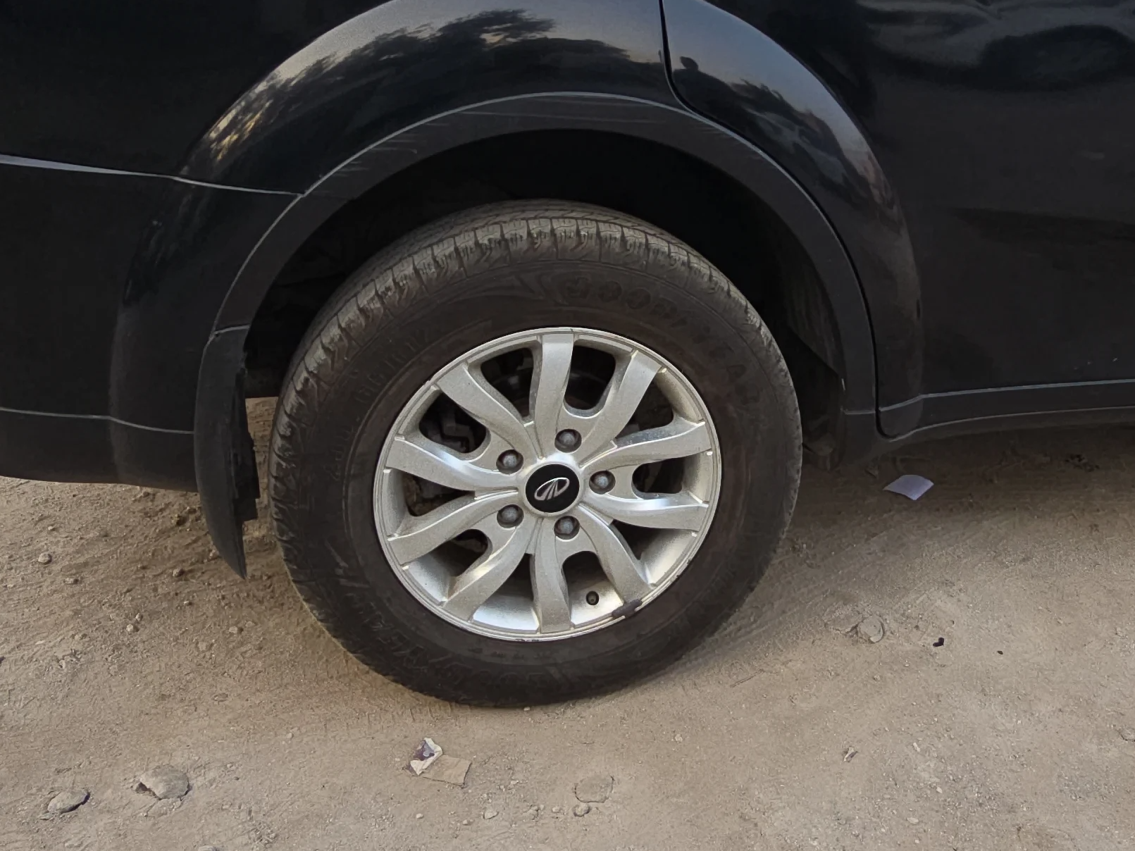 2015 Mahindra XUV500 W10, Diesel, Manual, 1,16,408 km, Right Rear Wheel