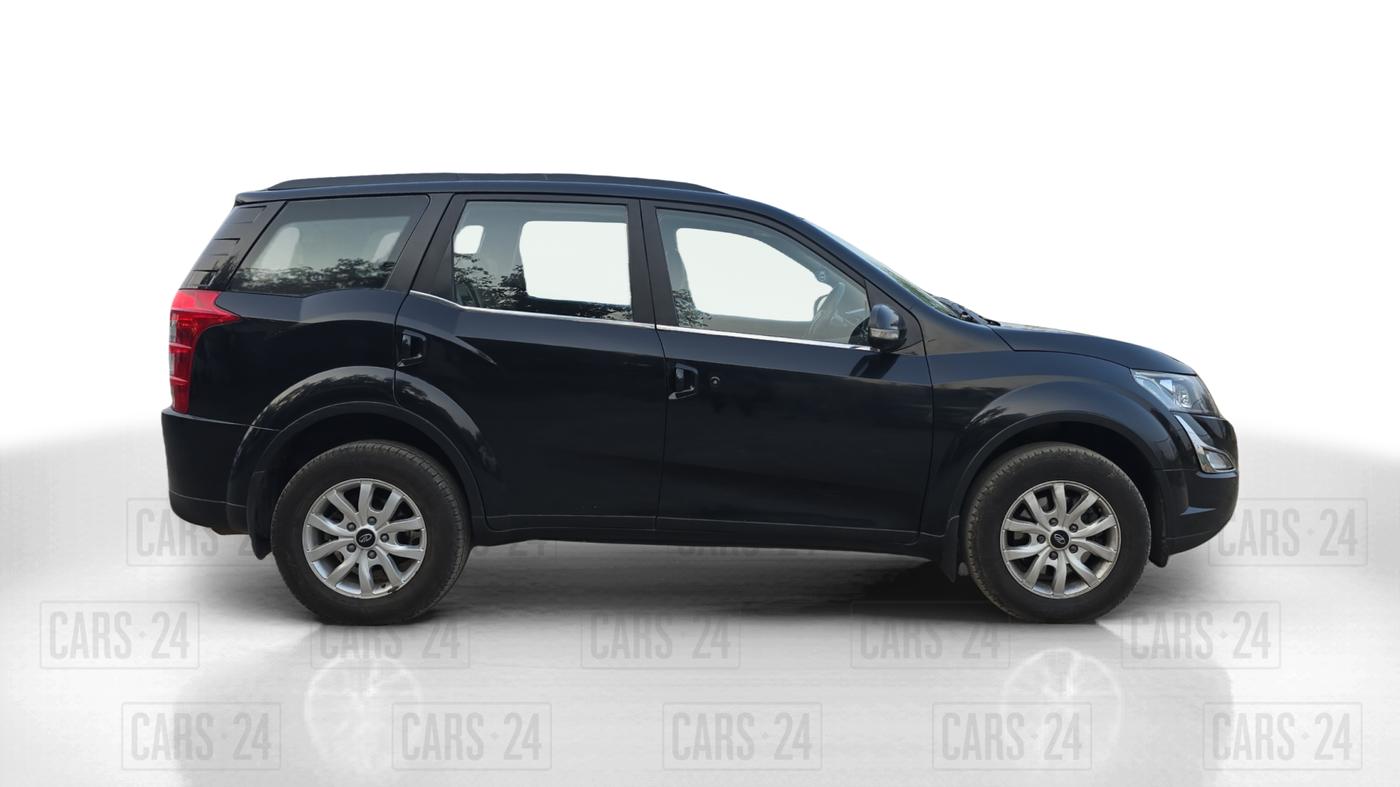 2015 Mahindra XUV500 W10, Diesel, Manual, 1,16,408 km, Right Side View