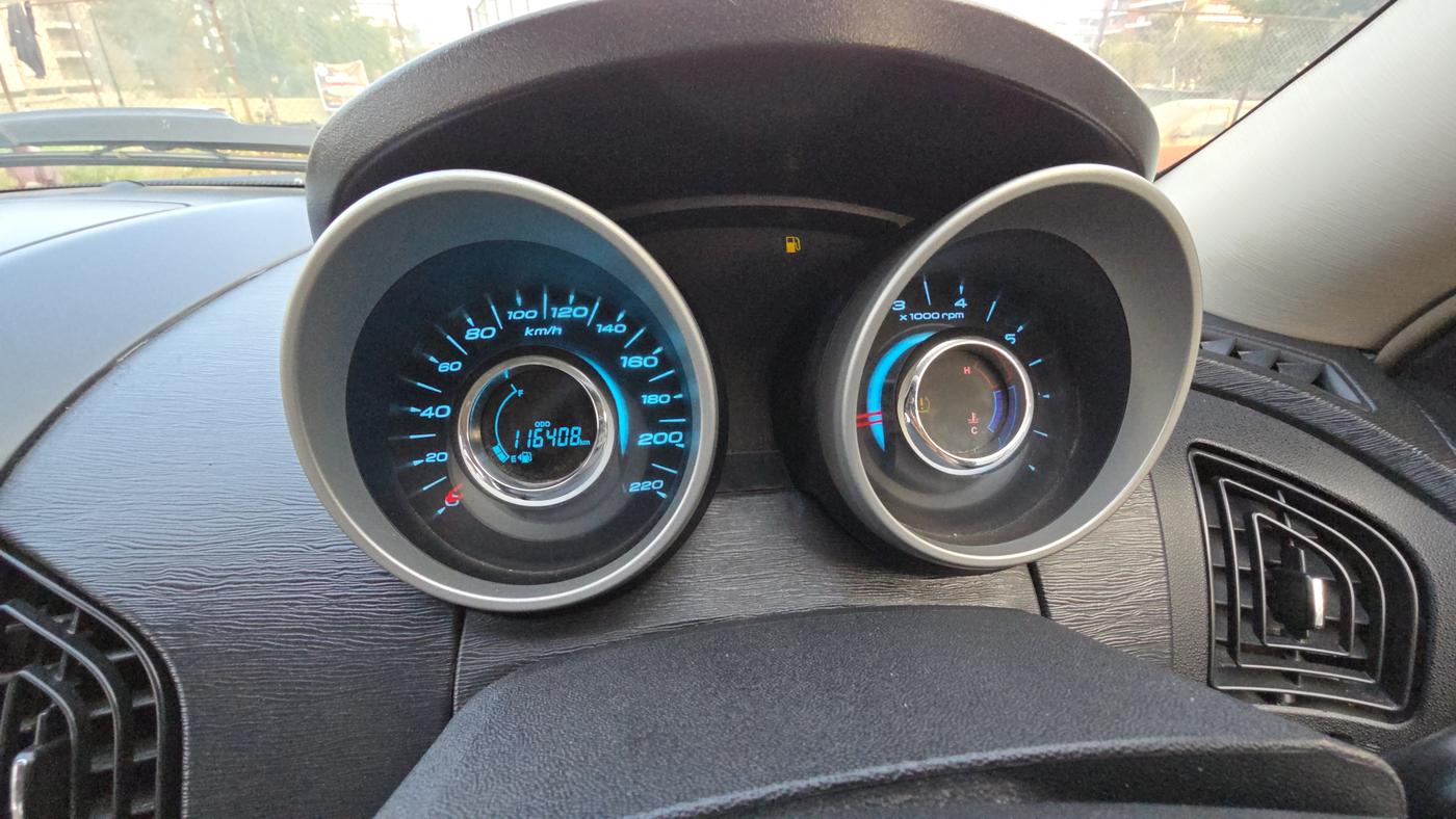 2015 Mahindra XUV500 W10, Diesel, Manual, 1,16,408 km, Odometer Image