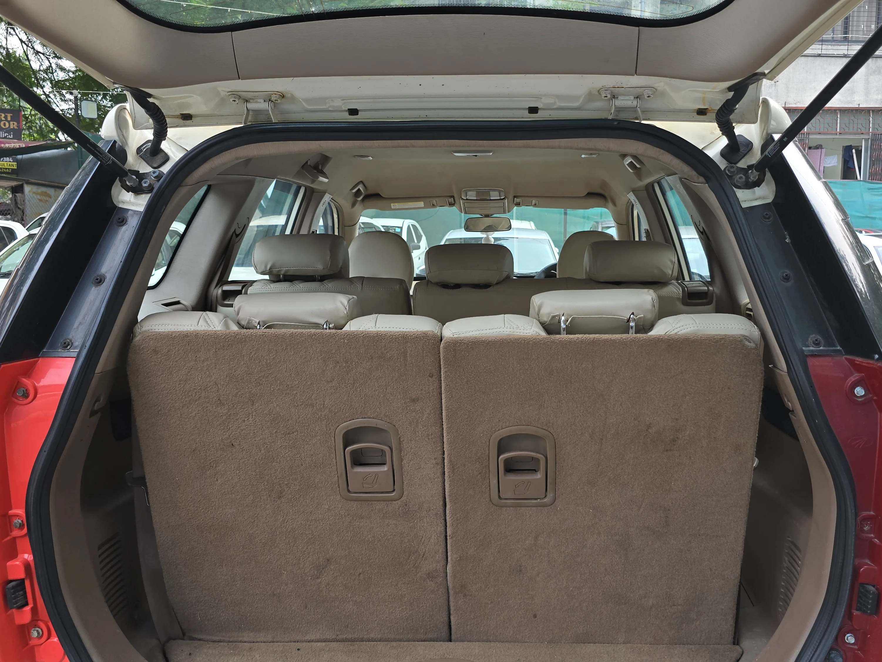 2013 Mahindra XUV500 W8, Diesel, Manual, 73,227 km, Boot Inside