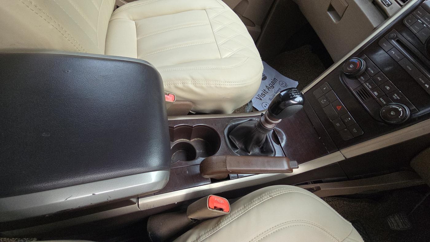 2013 Mahindra XUV500 W8, Diesel, Manual, 73,227 km, Gear Lever