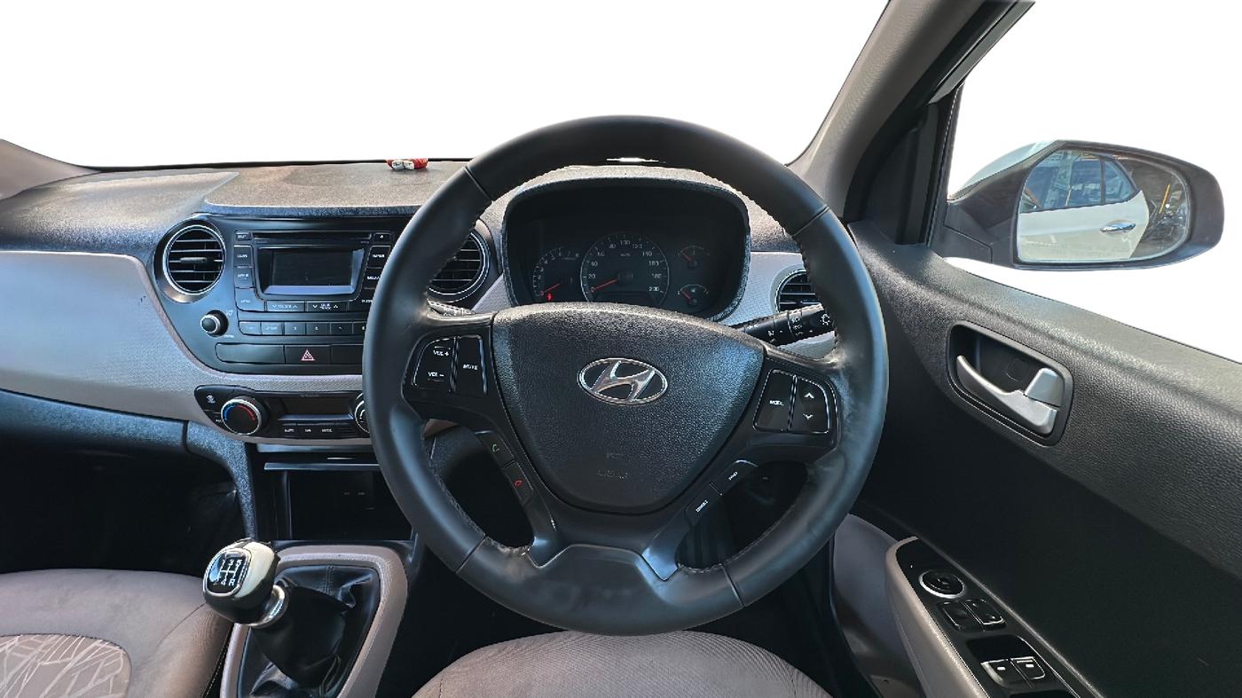 2015 Hyundai Xcent SX 1.2 (O), Petrol, Manual, 86,000 km, Steering Wheel Close Up