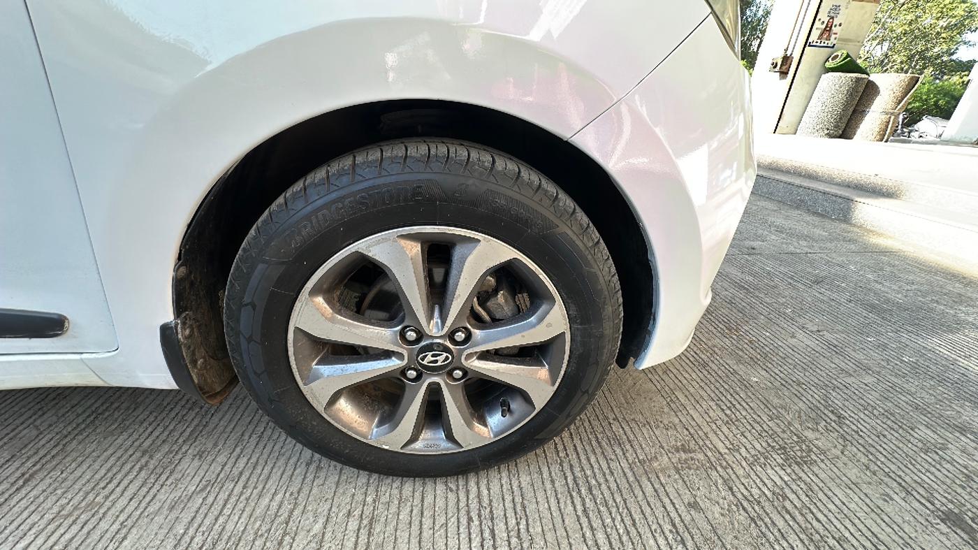 2015 Hyundai Xcent SX 1.2 (O), Petrol, Manual, 86,000 km, Right Front Wheel