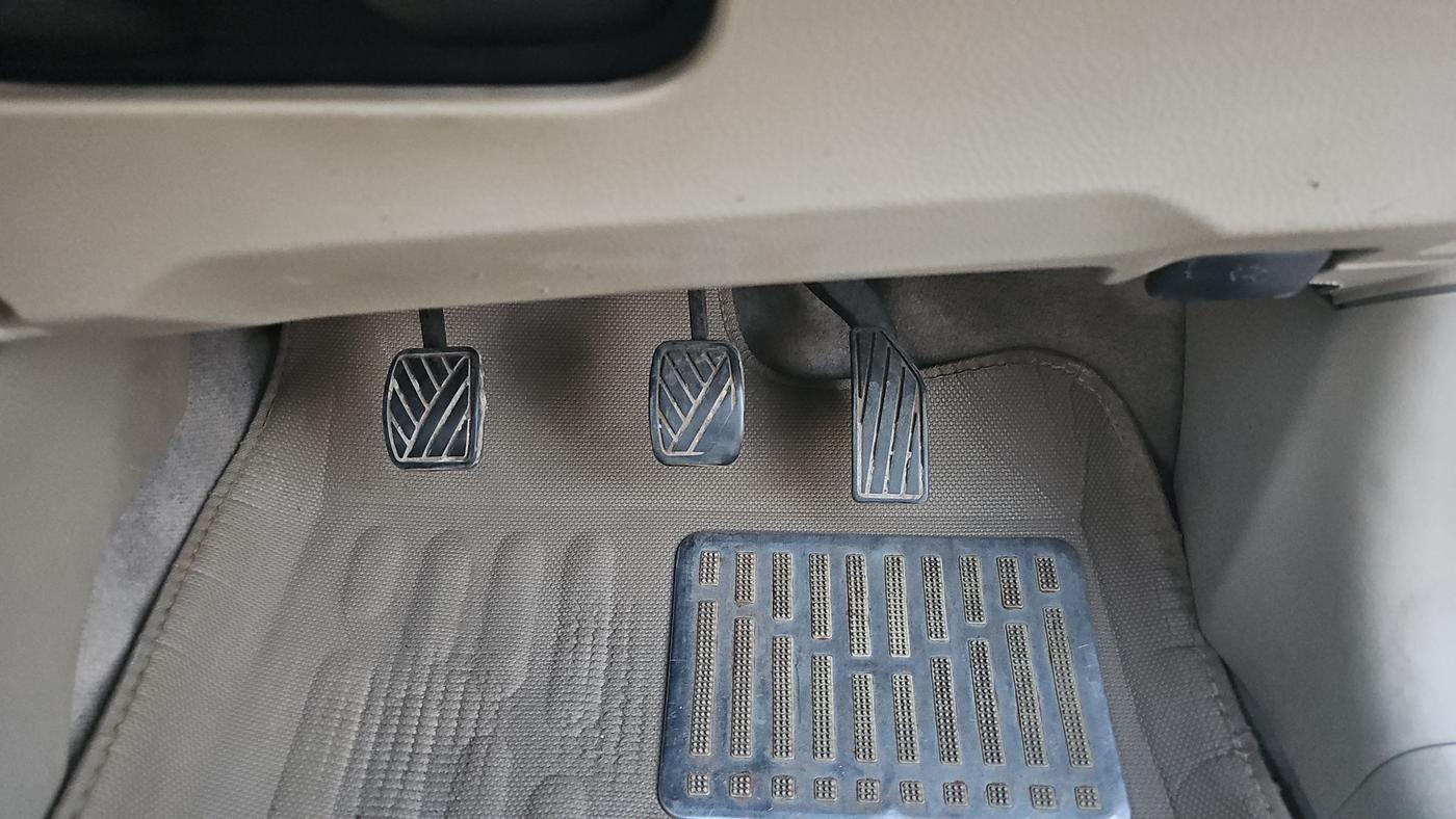 2014 Maruti Swift Dzire VDI, Diesel, Manual, 50,847 km, Pedals
