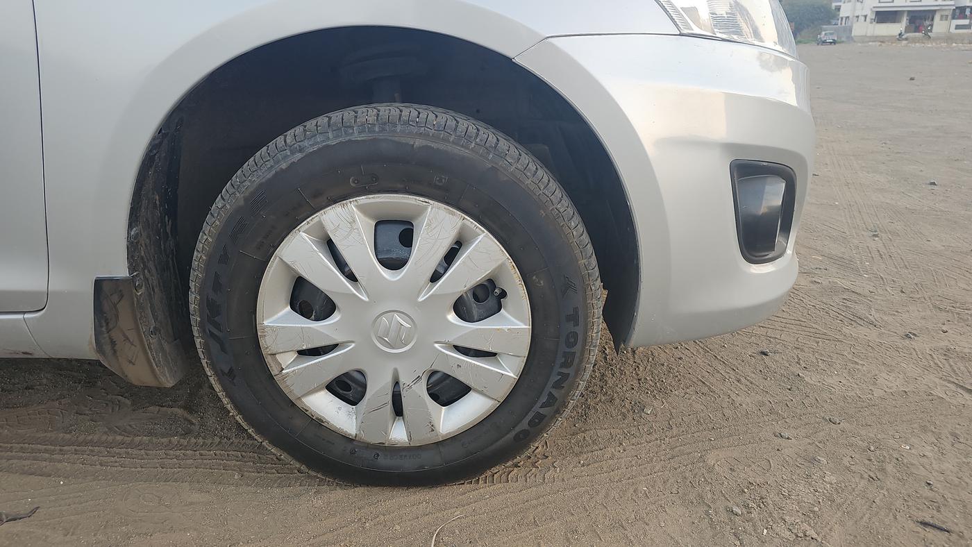 2014 Maruti Swift Dzire VDI, Diesel, Manual, 50,847 km, Right Front Wheel