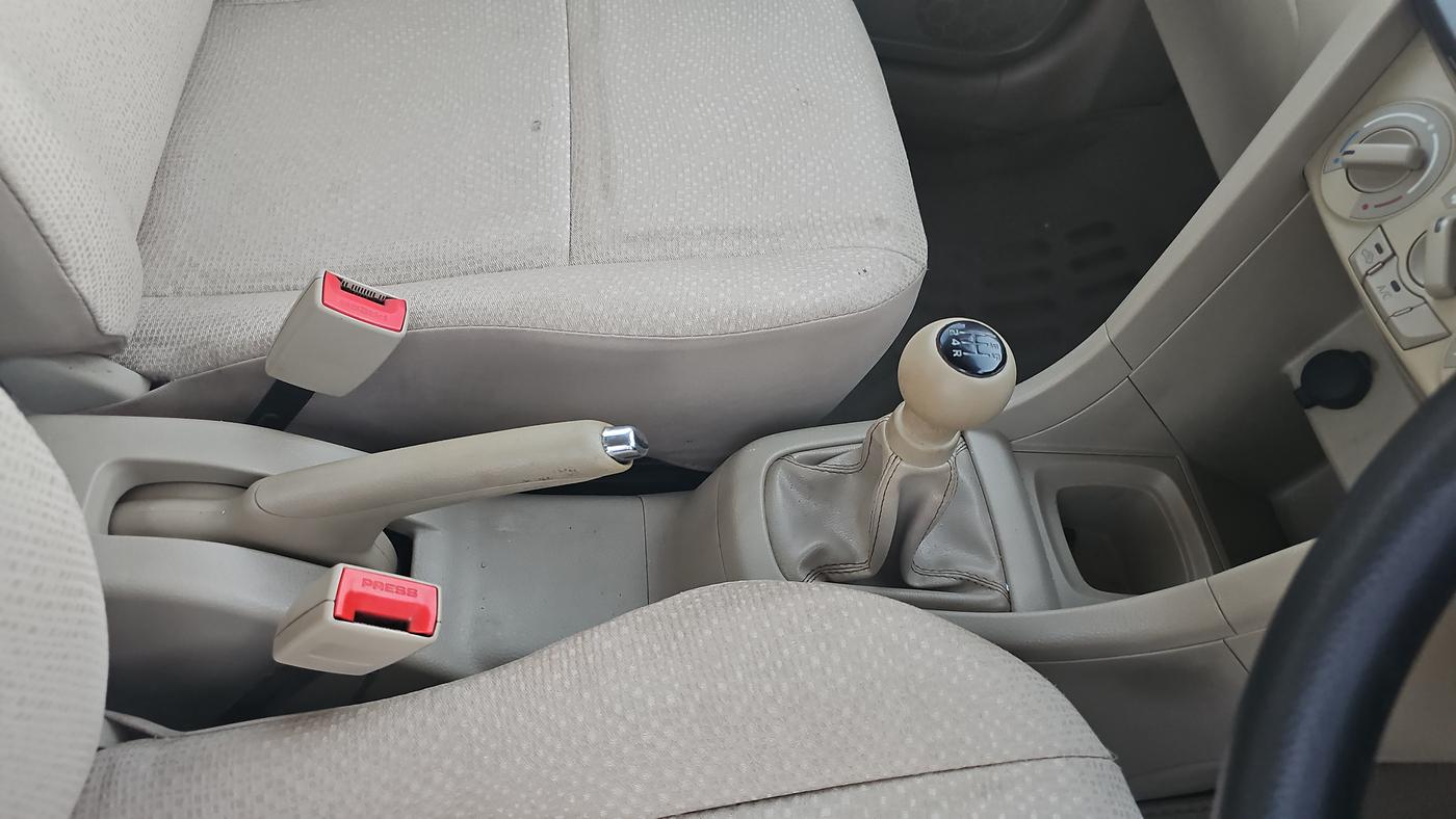 2014 Maruti Swift Dzire VDI, Diesel, Manual, 50,847 km, Gear Lever