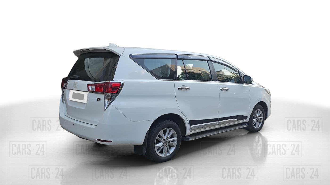 2016 Toyota Innova Crysta 2.4 G 7 STR, Diesel, Manual, 1,11,182 km, Right Back Diagonal