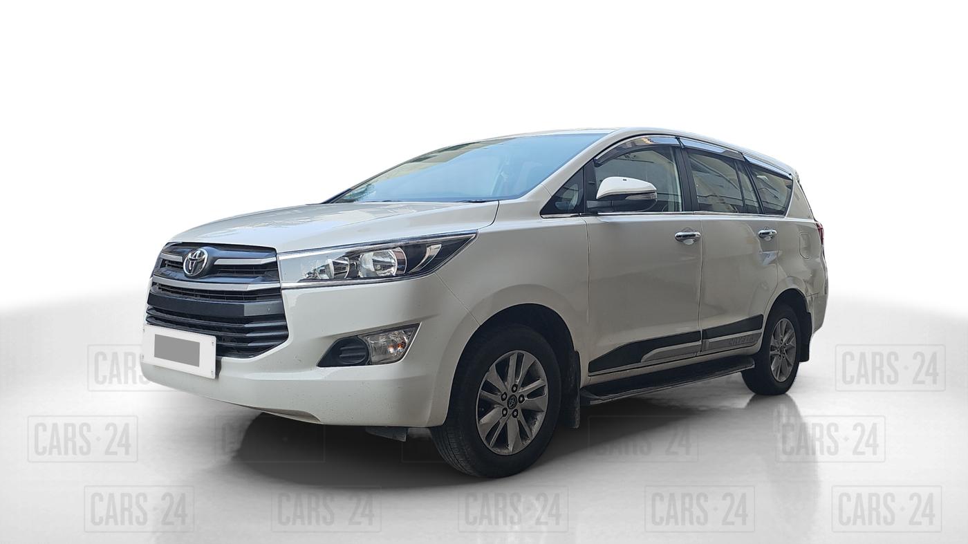 2016 Toyota Innova Crysta 2.4 G 7 STR, Diesel, Manual, 1,11,182 km, Left Front Diagonal