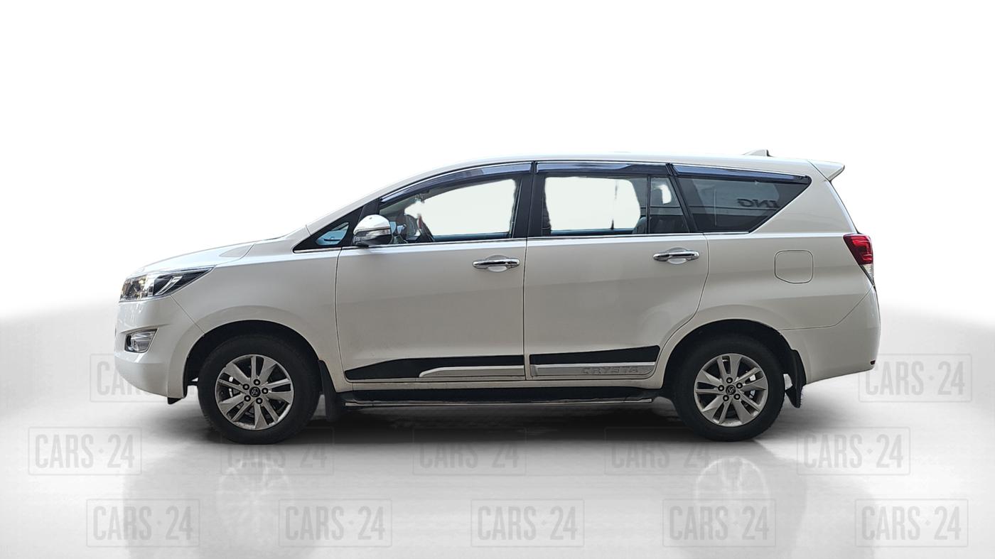 2016 Toyota Innova Crysta 2.4 G 7 STR, Diesel, Manual, 1,11,182 km, Left Side