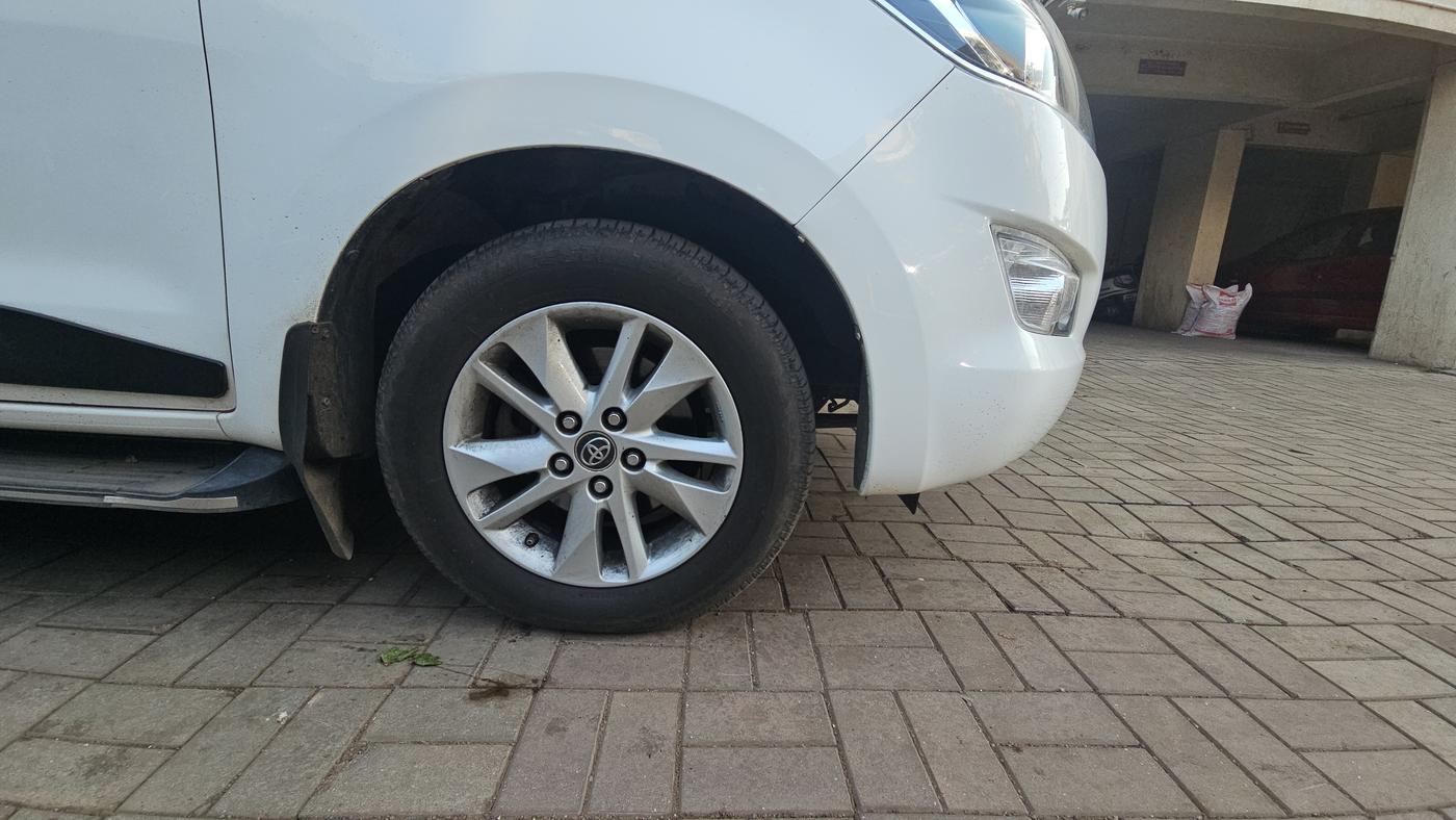 2016 Toyota Innova Crysta 2.4 G 7 STR, Diesel, Manual, 1,11,182 km, Right Front Wheel