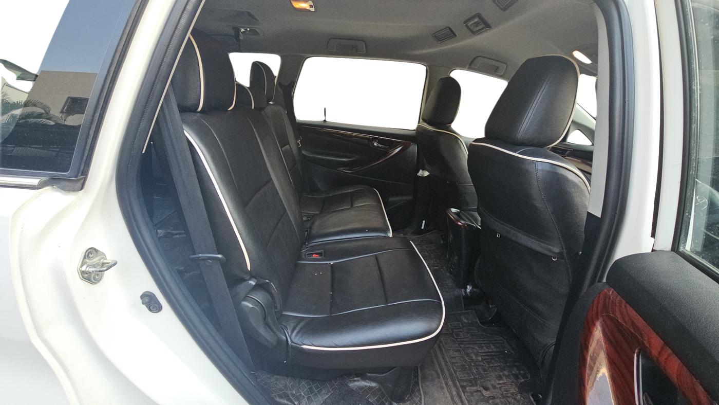 2016 Toyota Innova Crysta 2.4 G 7 STR, Diesel, Manual, 1,11,182 km, Right Side Rear Door Cabin