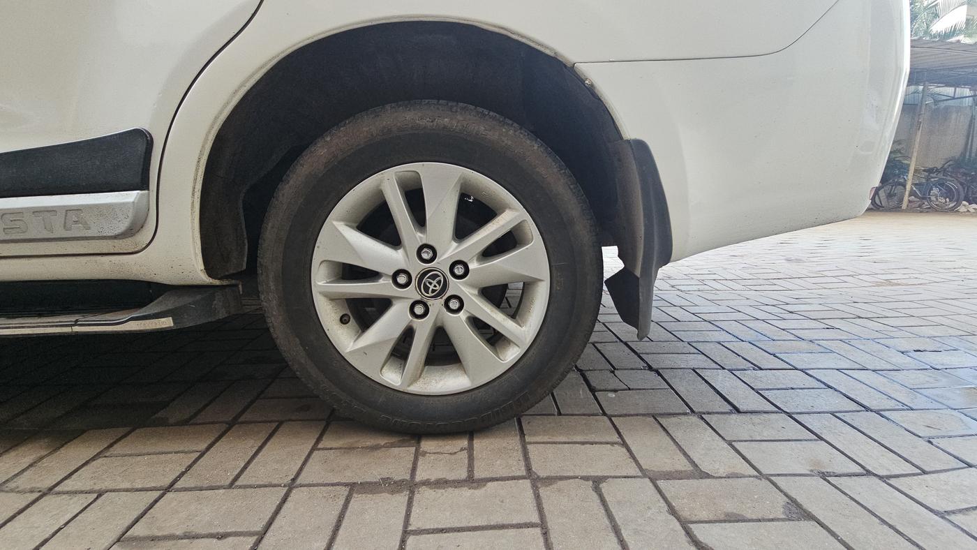 2016 Toyota Innova Crysta 2.4 G 7 STR, Diesel, Manual, 1,11,182 km, Left Rear Wheel