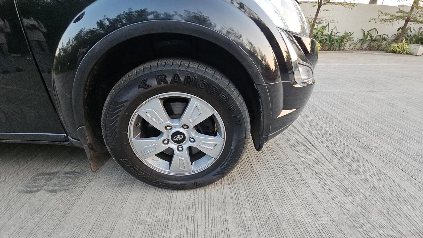 2012 Mahindra XUV500 W6, Diesel, Manual, 1,05,235 km, Right Front Wheel