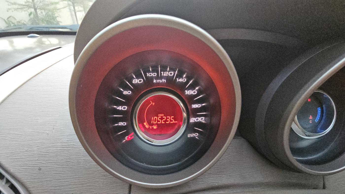 2012 Mahindra XUV500 W6, Diesel, Manual, 1,05,235 km, Odometer Image