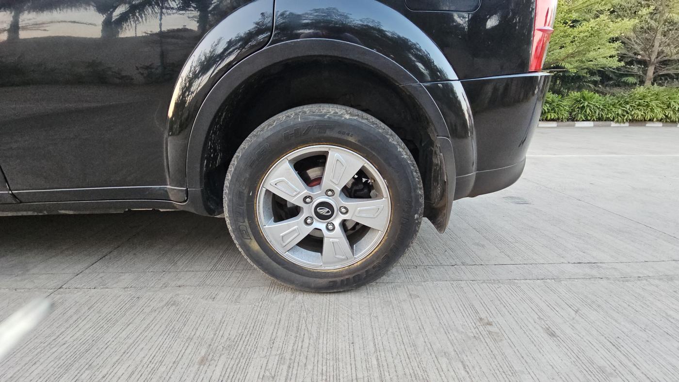 2012 Mahindra XUV500 W6, Diesel, Manual, 1,05,235 km, Left Front Wheel