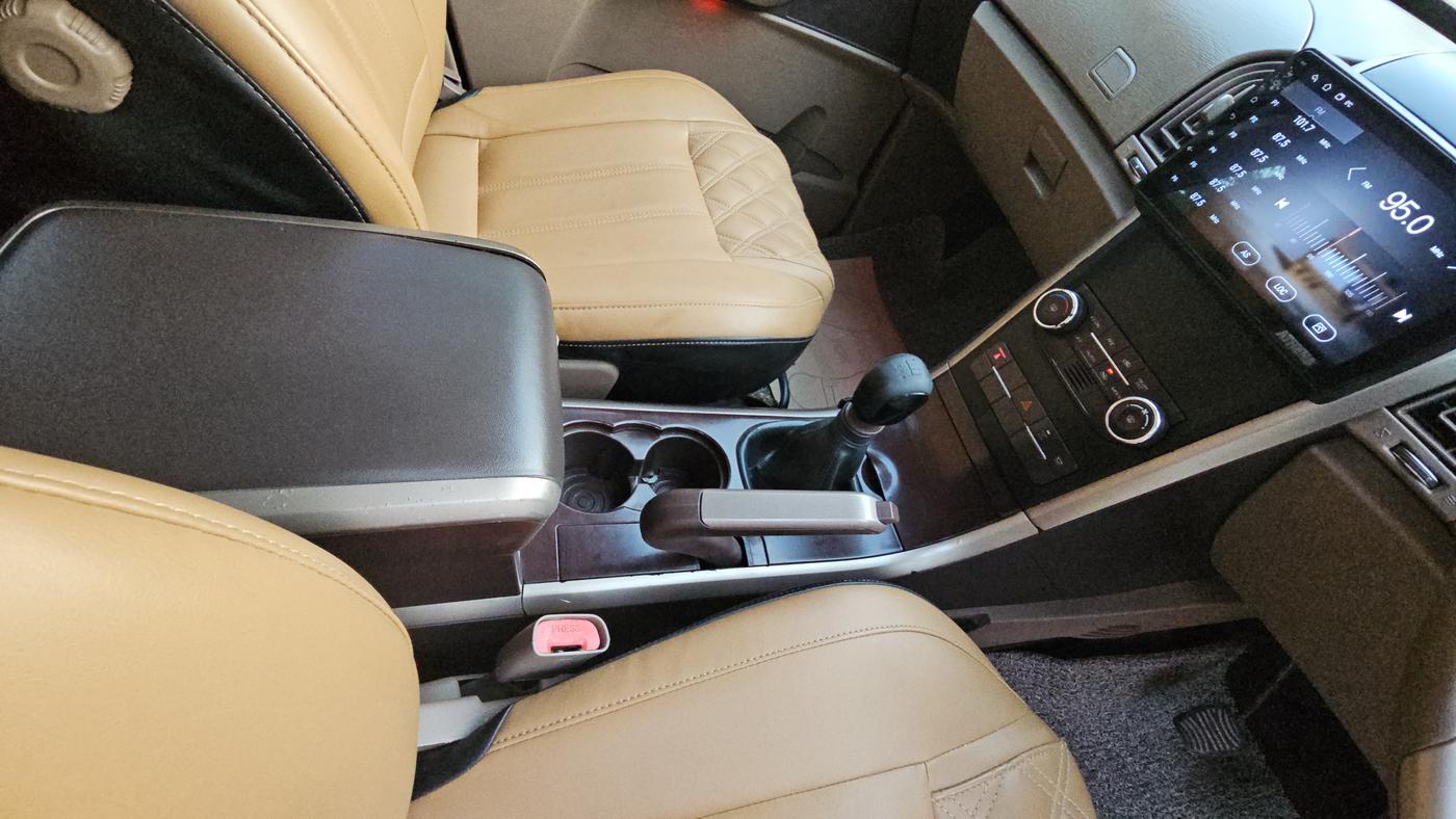 2012 Mahindra XUV500 W6, Diesel, Manual, 1,05,235 km, Gear Lever