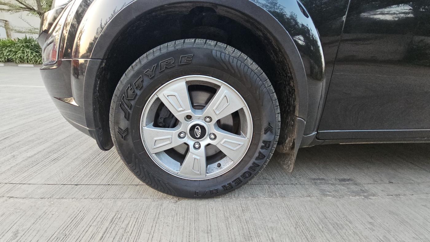 2012 Mahindra XUV500 W6, Diesel, Manual, 1,05,235 km, Left Rear Wheel
