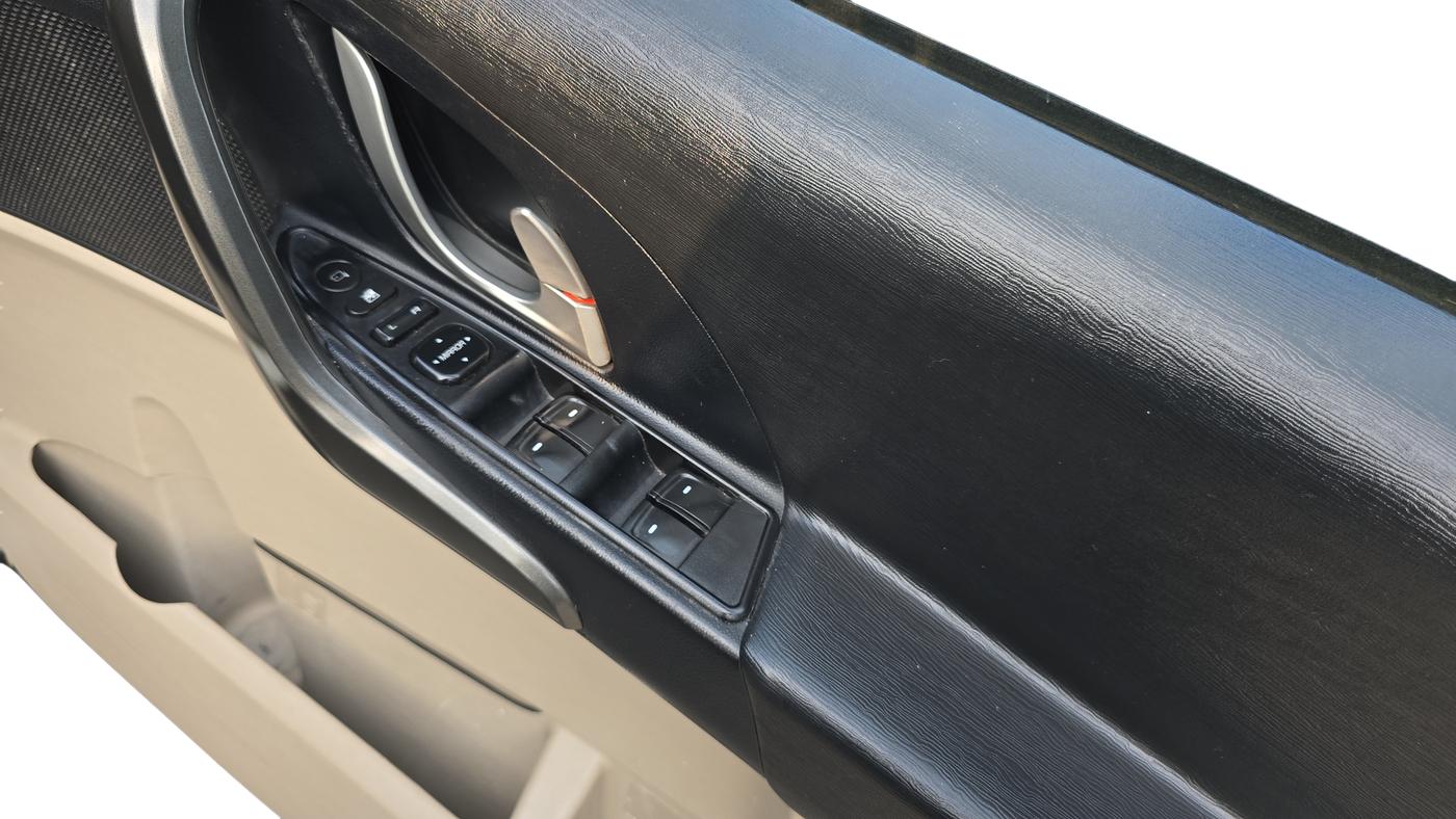 2017 Mahindra XUV500 W8 AT 1.99, Diesel, Automatic, 90,807 km, Driver Side Door Panel Controls