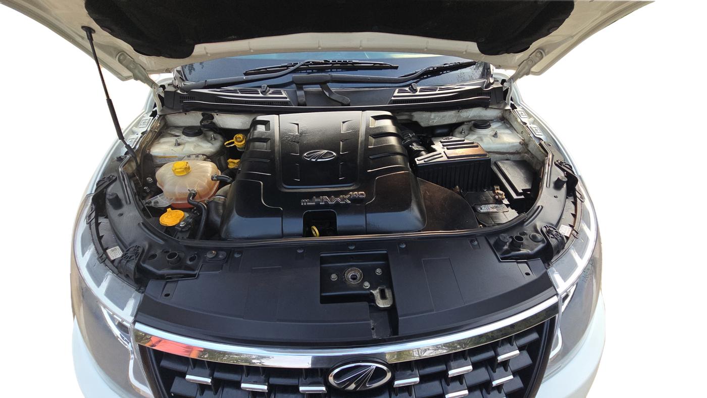 2017 Mahindra XUV500 W8 AT 1.99, Diesel, Automatic, 90,807 km, Open Bonnet