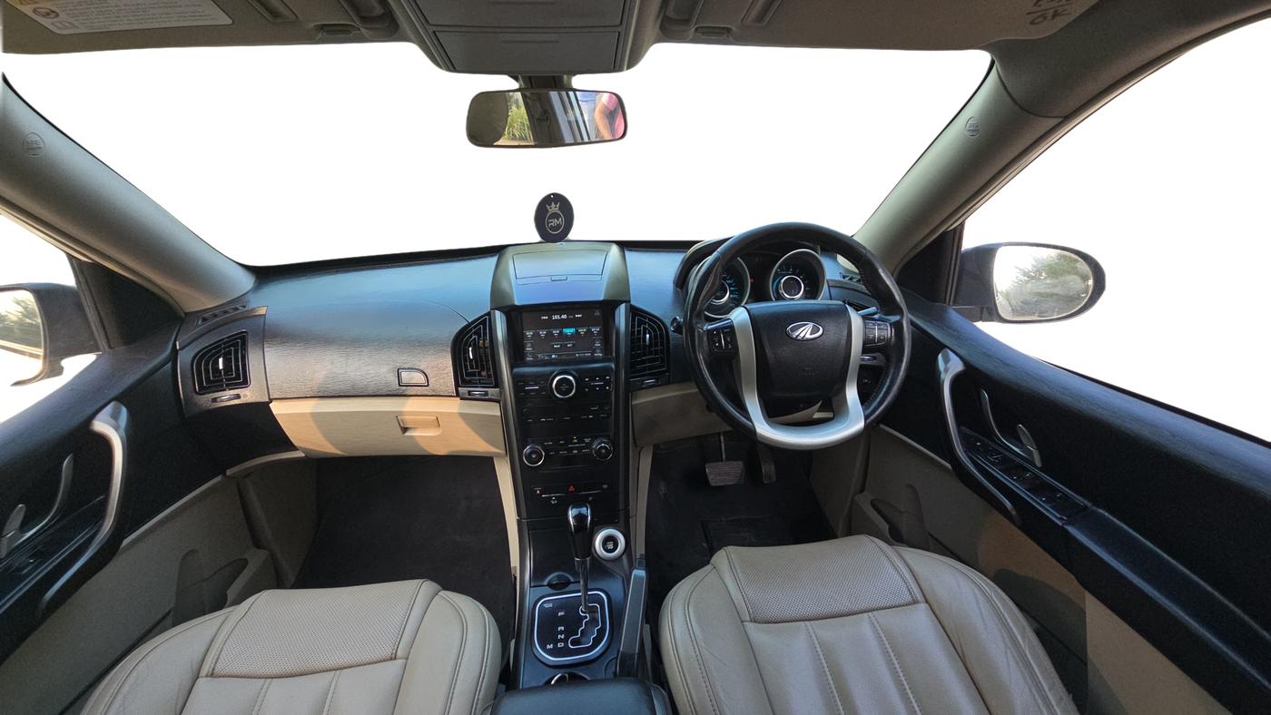 2017 Mahindra XUV500 W8 AT 1.99, Diesel, Automatic, 90,807 km, Dashboard