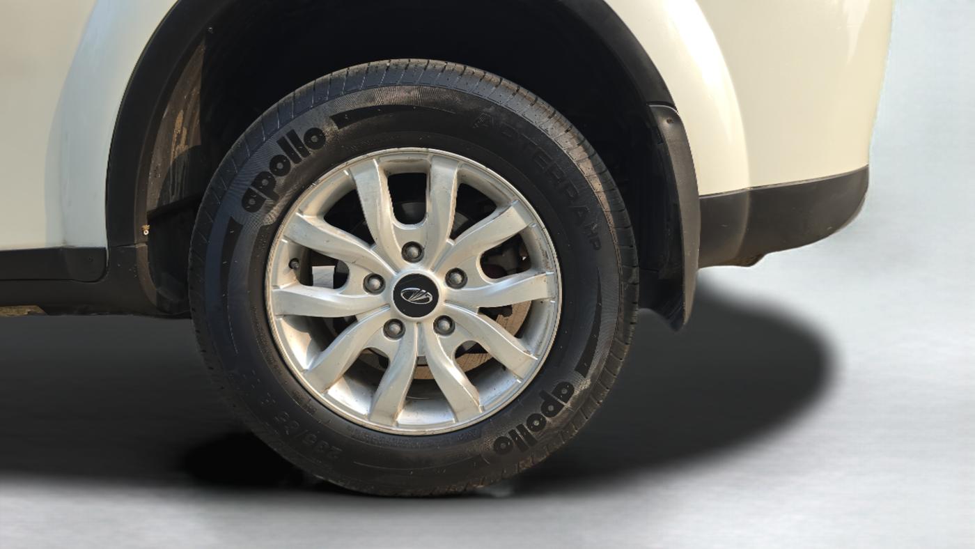 2017 Mahindra XUV500 W8 AT 1.99, Diesel, Automatic, 90,807 km, Left Rear Wheel