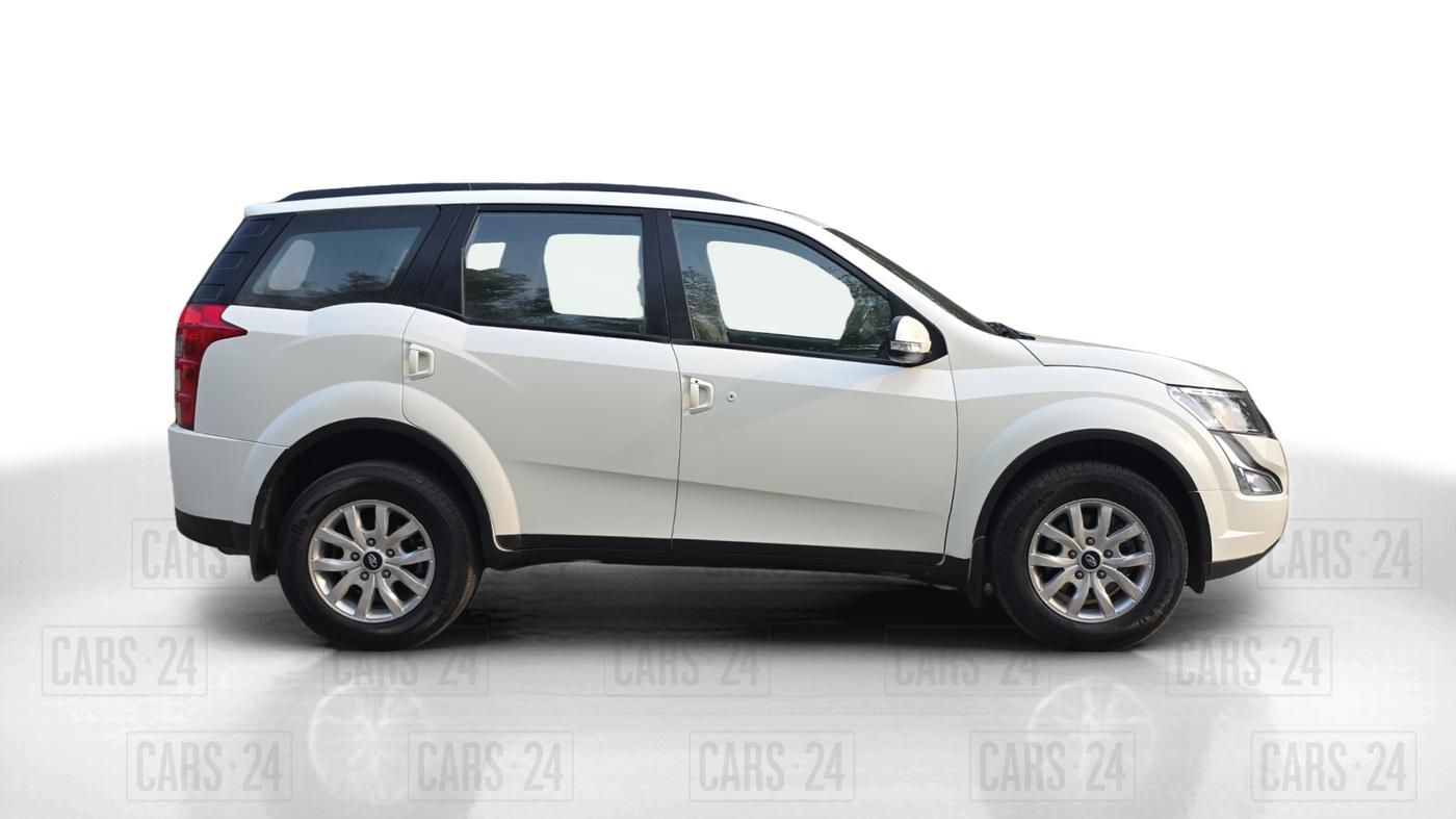 2017 Mahindra XUV500 W8 AT 1.99, Diesel, Automatic, 90,807 km, Right Side View