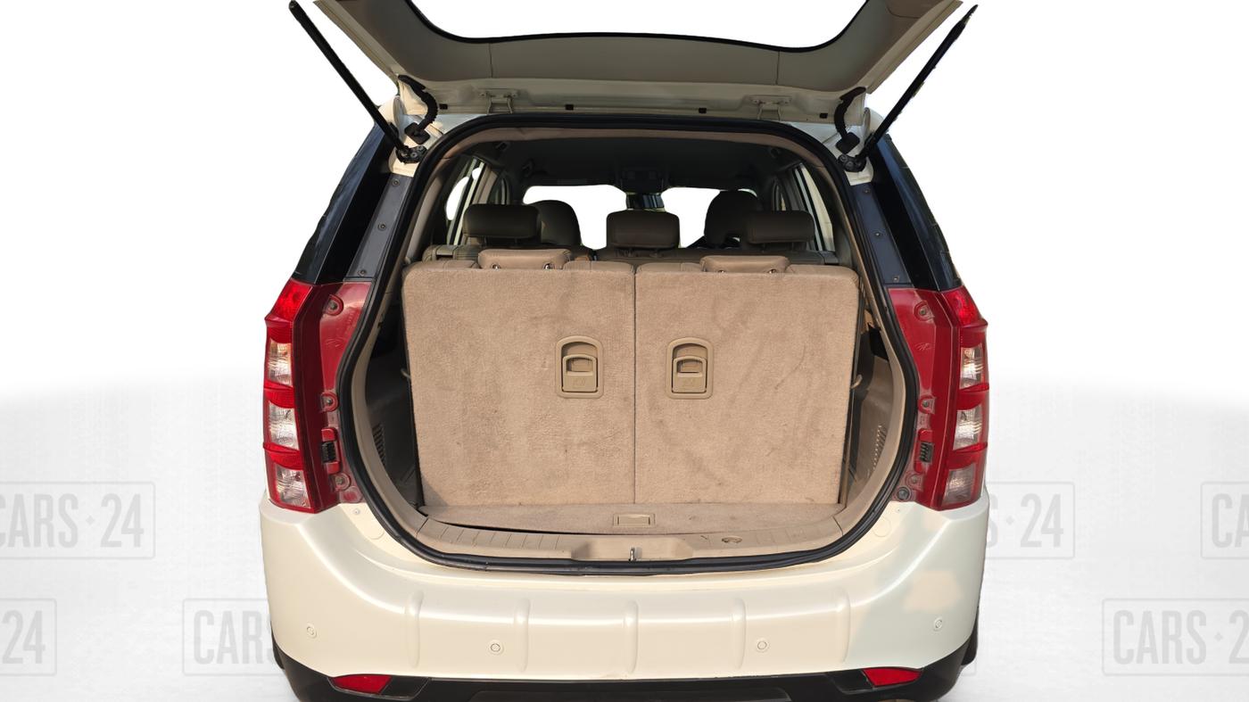 2017 Mahindra XUV500 W8 AT 1.99, Diesel, Automatic, 90,807 km, Boot Inside
