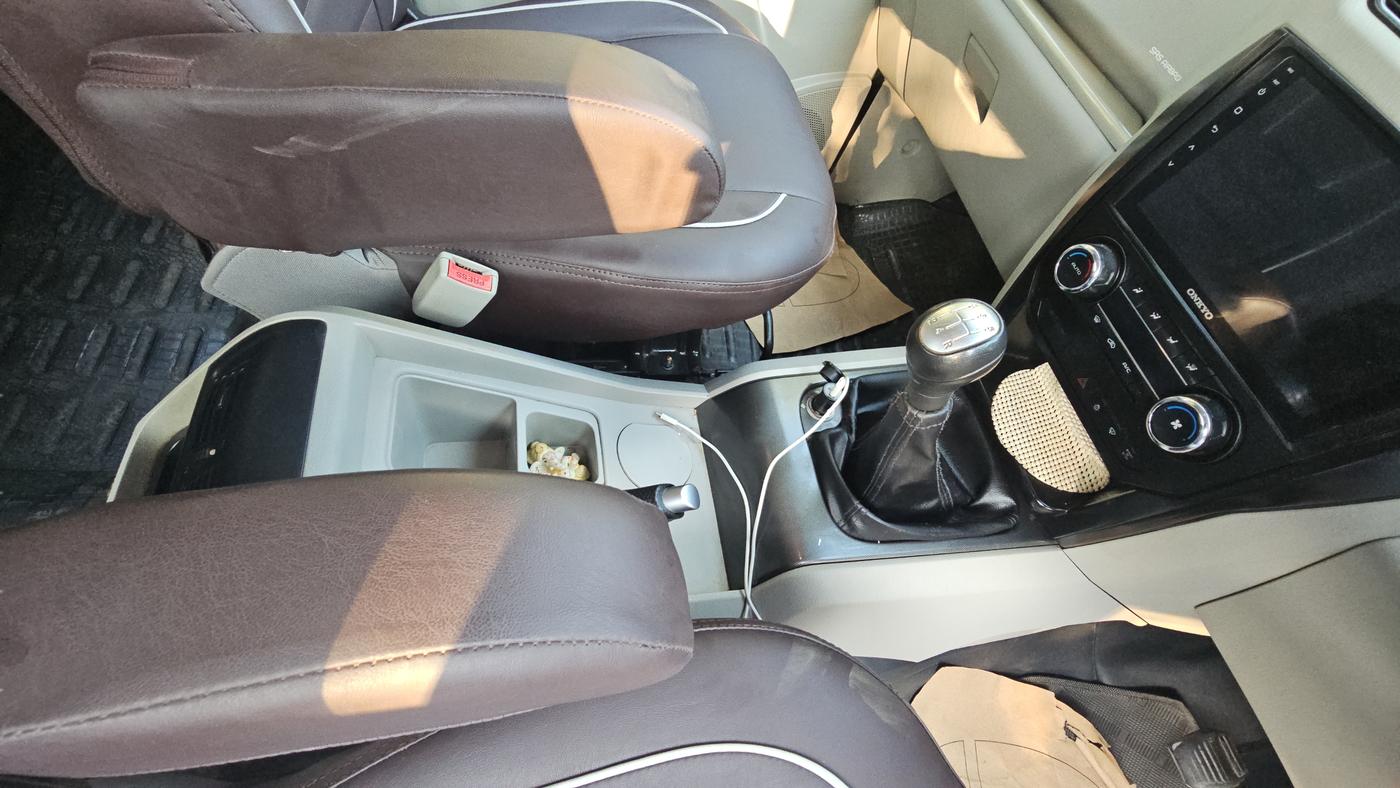 2016 Mahindra Scorpio S10 2WD INTELLI-HYBRID, Diesel, Manual, 65,634 km, Gear Lever